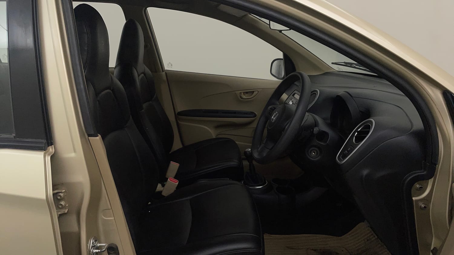 Used 2015 Honda Mobilio S Petrol Petrol Manual interior RIGHT SIDE FRONT DOOR CABIN VIEW
