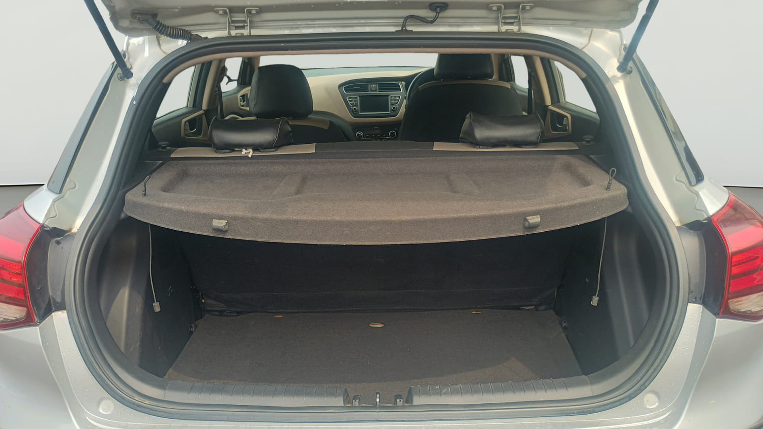 Used 2018 Hyundai Elite i20 Asta 1.2 (O) Petrol Manual interior DICKY INSIDE VIEW