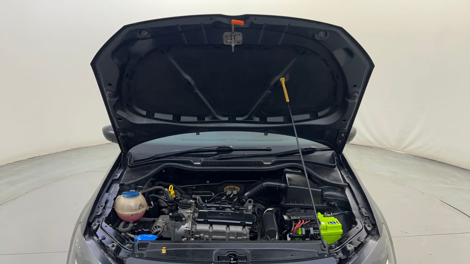Used 2016 Volkswagen Polo Highline1.2L (P) Petrol Manual engine ENGINE & BONNET OPEN FRONT VIEW