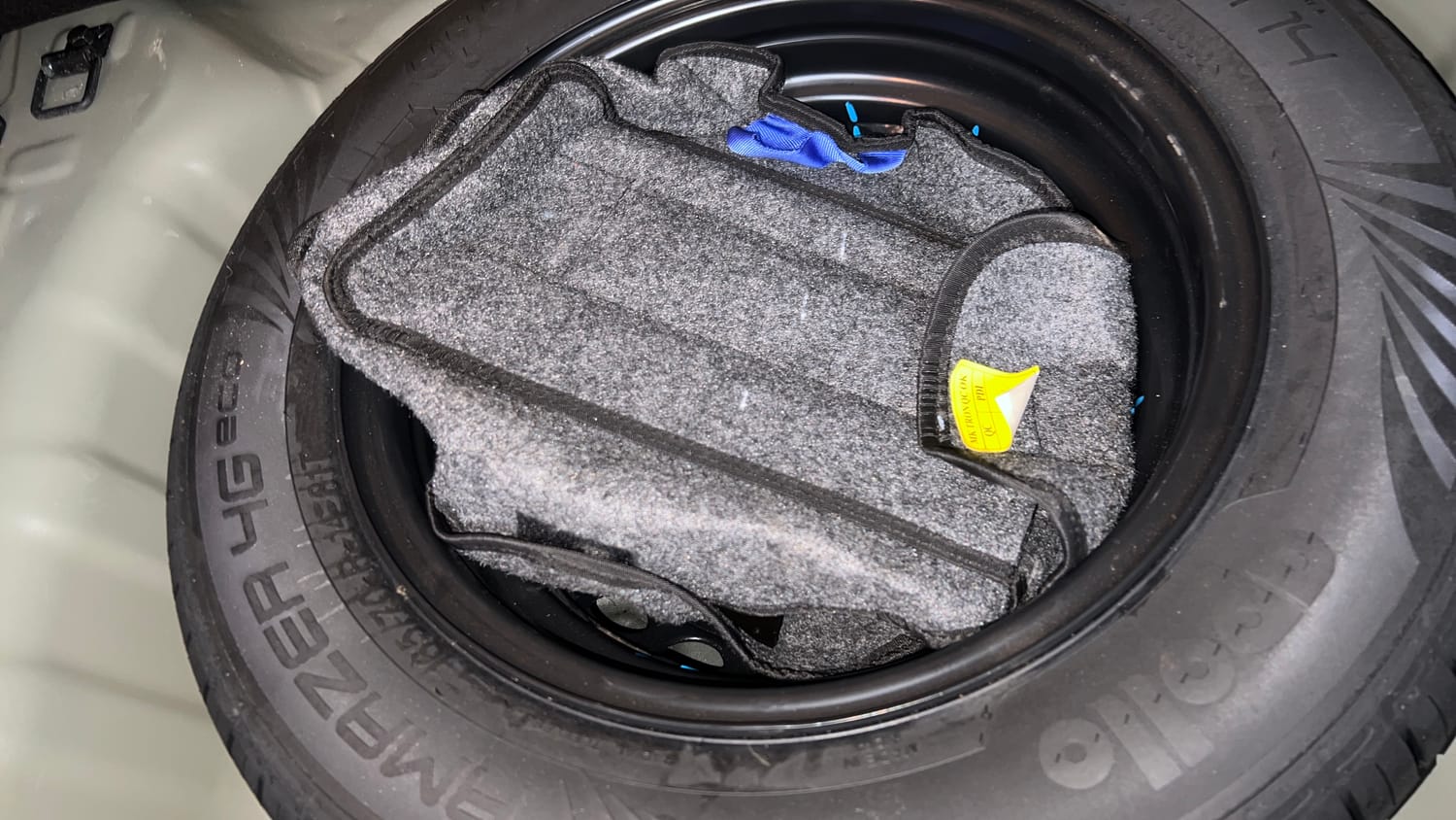 Used 2023 Hyundai Exter SX (O) Connect 1.2 AMT Petrol Automatic tyres SPARE TYRE VIEW