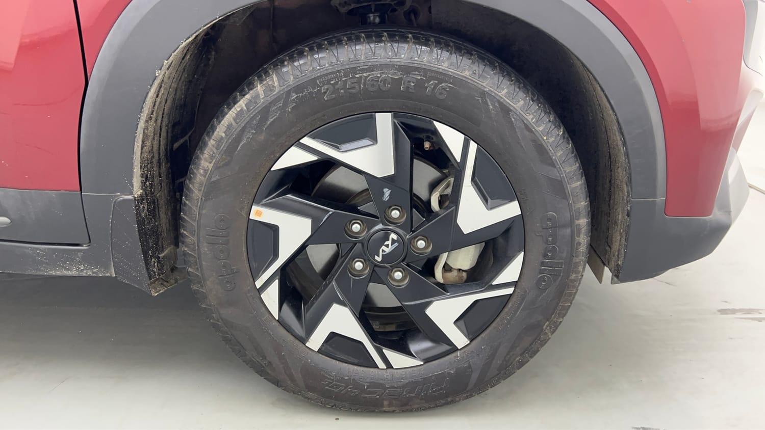 Used 2024 Kia Sonet GTX Plus 1.0 Turbo Petrol DCT Dual Tone Petrol Automatic tyres RIGHT FRONT TYRE RIM VIEW