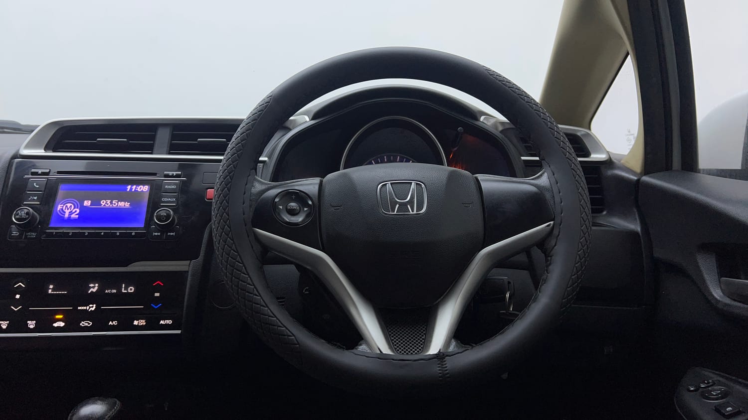Used 2015 Honda Jazz V AT Petrol Petrol Automatic interior STEERING VIEW