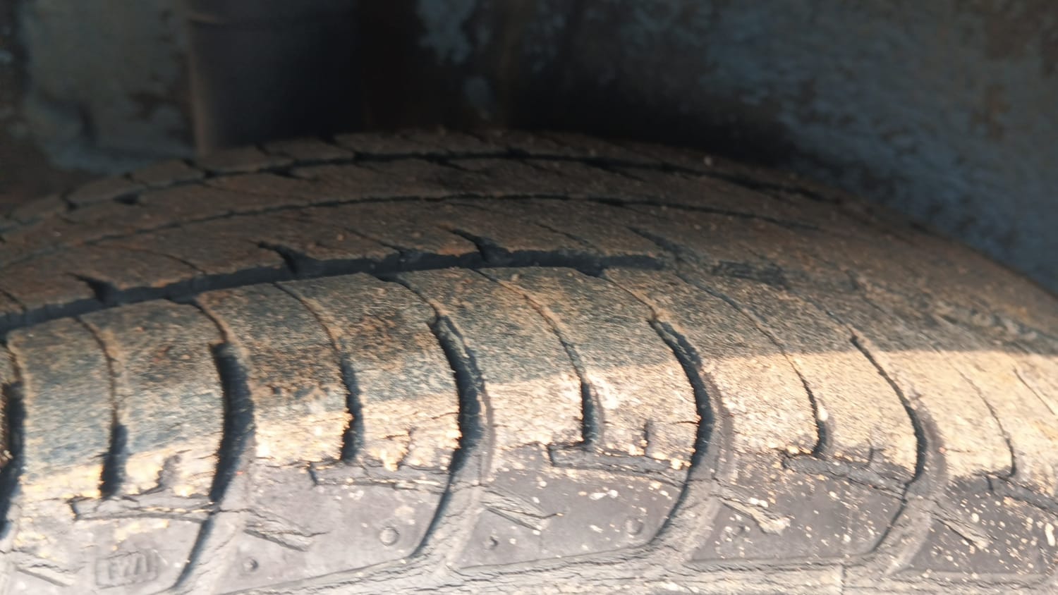 Used 2019 Maruti Suzuki Wagon R ZXi 1.2 AMT Petrol Automatic tyres RIGHT REAR TYRE TREAD VIEW