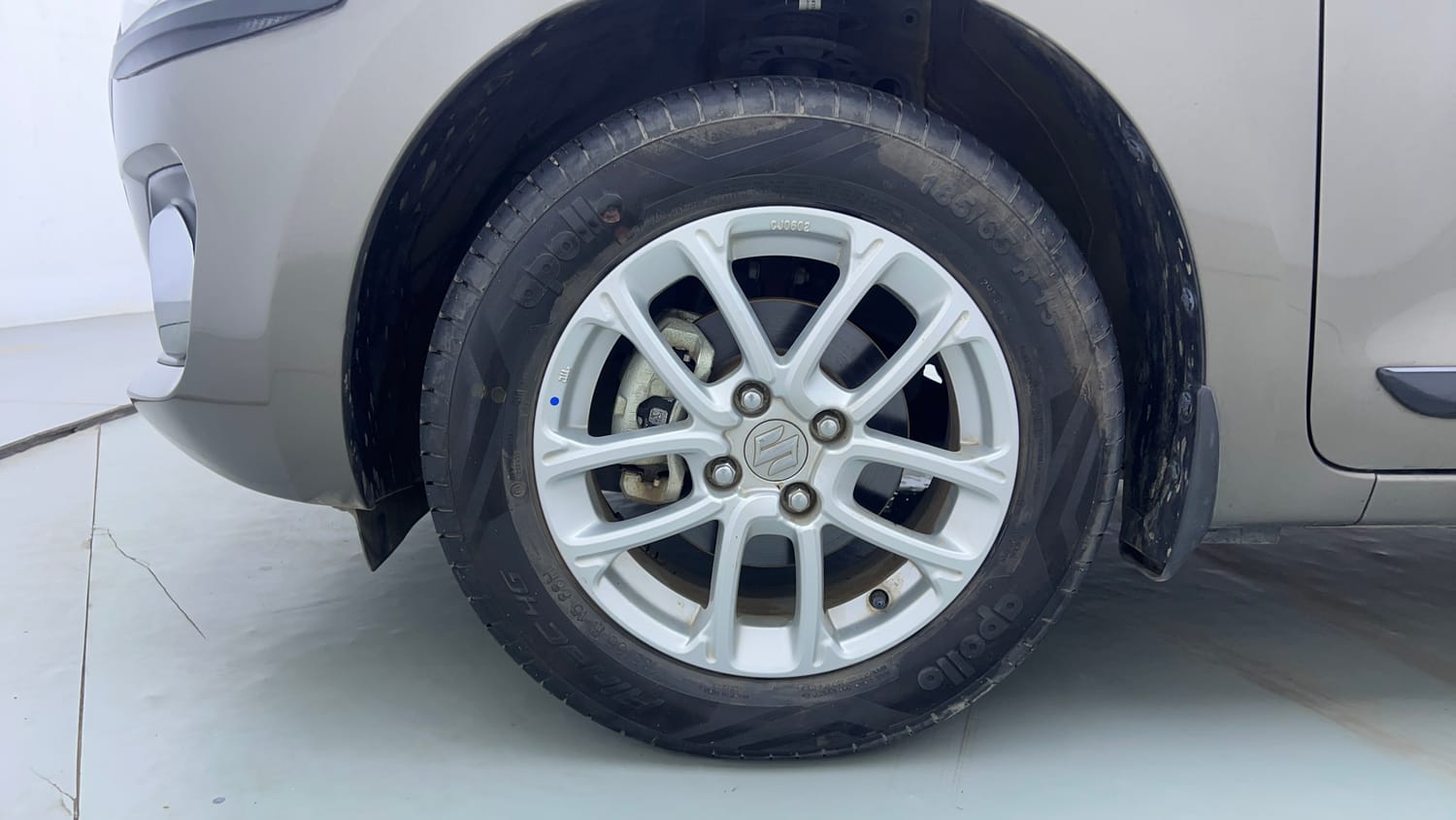 Used 2023 Maruti Suzuki Swift ZXi Petrol Manual tyres LEFT FRONT TYRE RIM VIEW