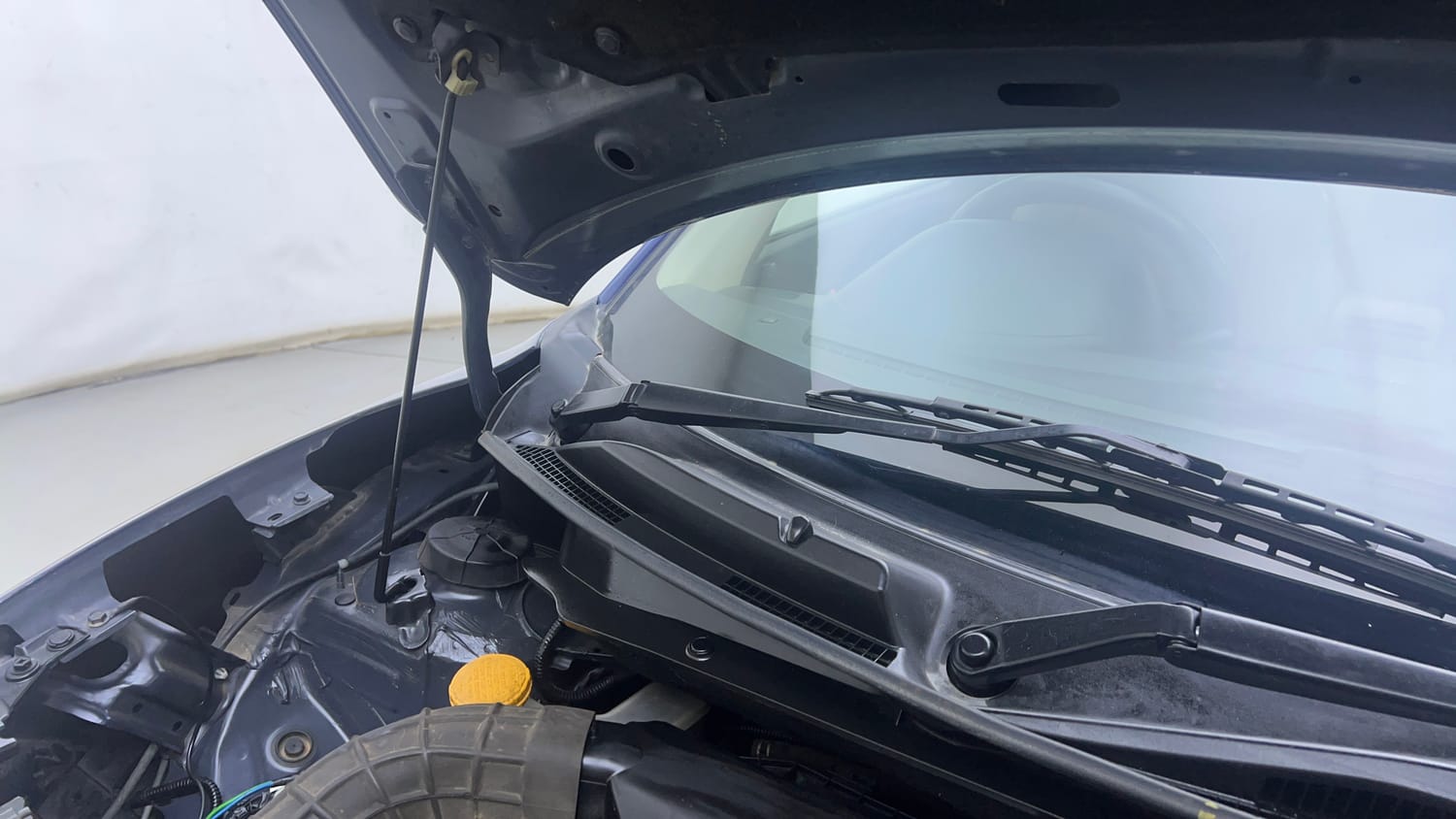 Used 2018 Maruti Suzuki Dzire ZXi AMT Petrol Automatic engine ENGINE RIGHT SIDE HINGE & APRON VIEW