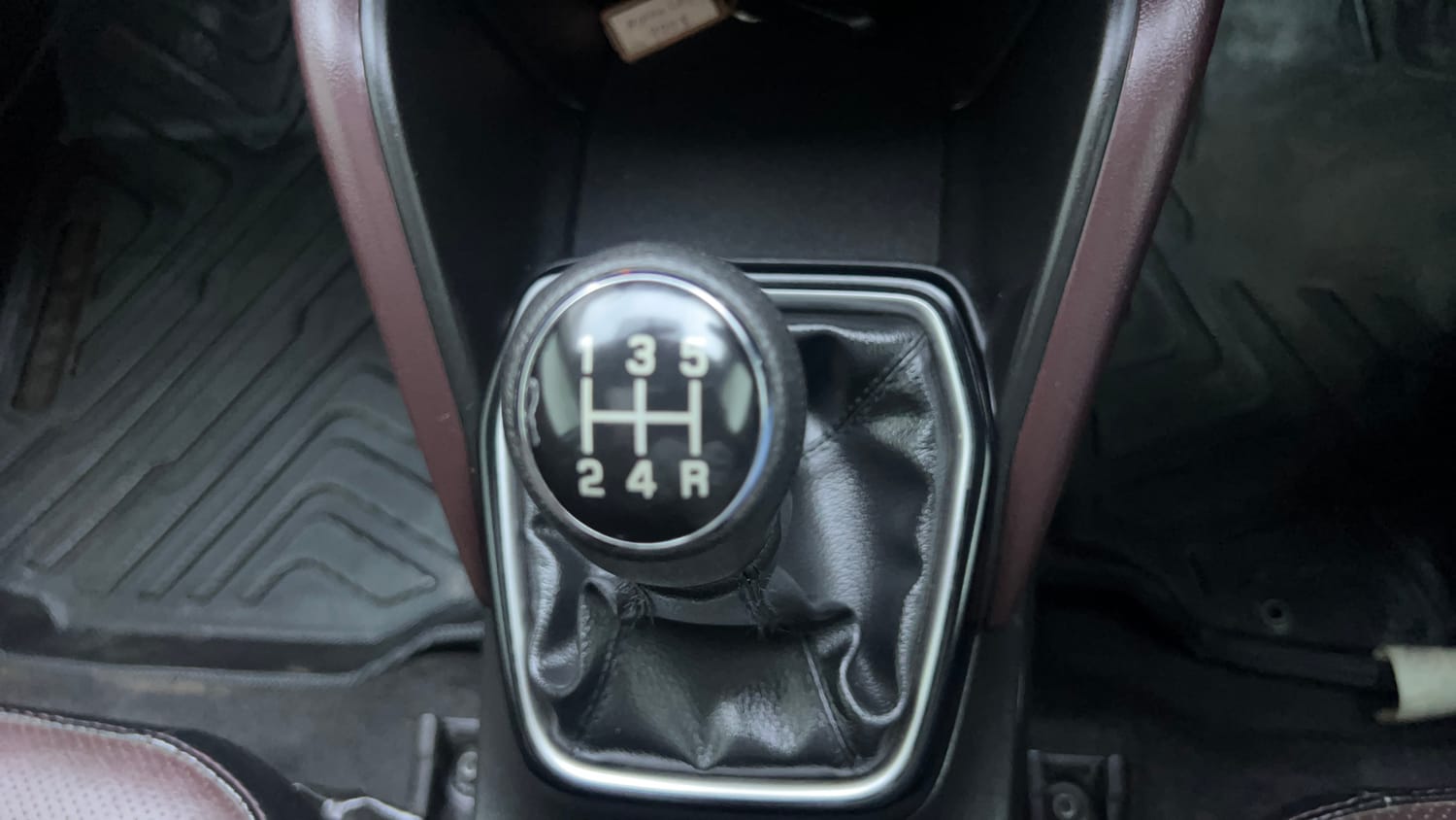 Used 2023 Maruti Suzuki Grand Vitara Alpha Smart Hybrid Petrol Manual interior GEAR  KNOB VIEW