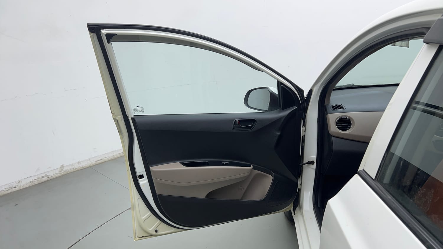Used 2018 Hyundai Grand i10 Magna 1.2 Kappa VTVT Petrol Manual interior LEFT FRONT DOOR OPEN VIEW