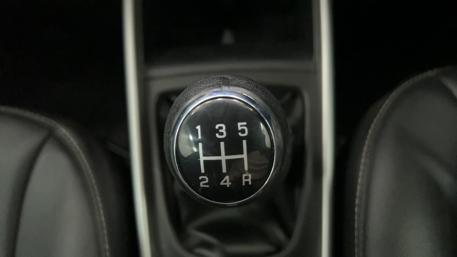 Used 2017 Maruti Suzuki Baleno Zeta 1.2 Petrol Manual interior GEAR  KNOB VIEW
