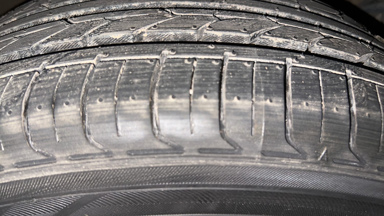 Used 2020 kia Seltos GTX Plus DCT 1.4 Petrol Automatic tyres RIGHT FRONT TYRE TREAD VIEW
