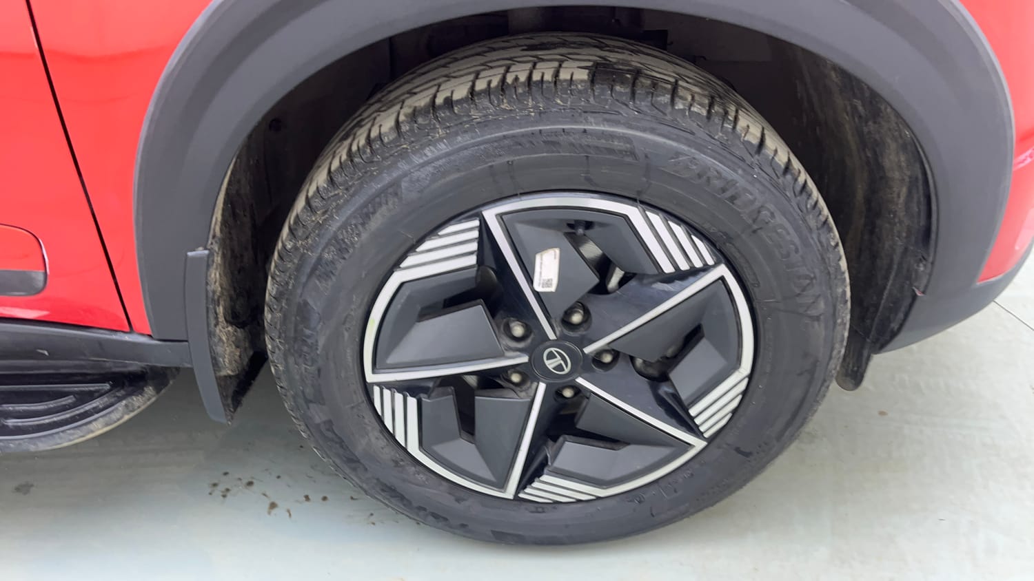 Used 2024 Tata Nexon Creative Plus S 1.5 Revotorq Diesel 6MT Diesel Manual tyres RIGHT FRONT TYRE RIM VIEW