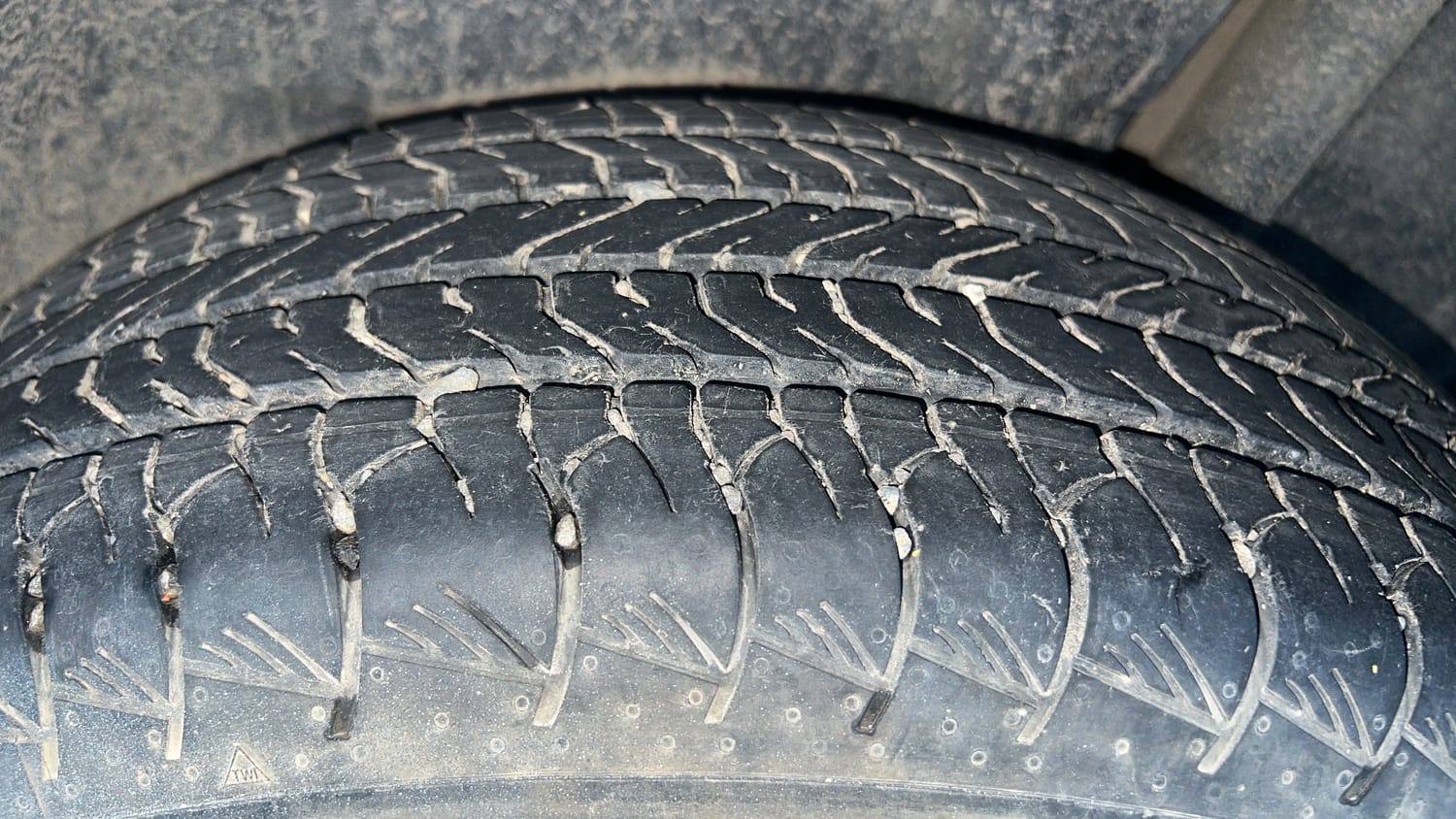 Used 2023 Maruti Suzuki Grand Vitara Delta Smart Hybrid AT Petrol Automatic tyres LEFT REAR TYRE TREAD VIEW