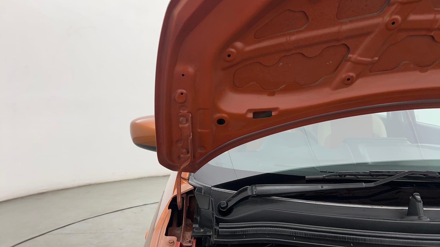 Used 2019 Maruti Suzuki Wagon R VXi 1.2 Petrol Manual engine ENGINE RIGHT SIDE HINGE & APRON VIEW