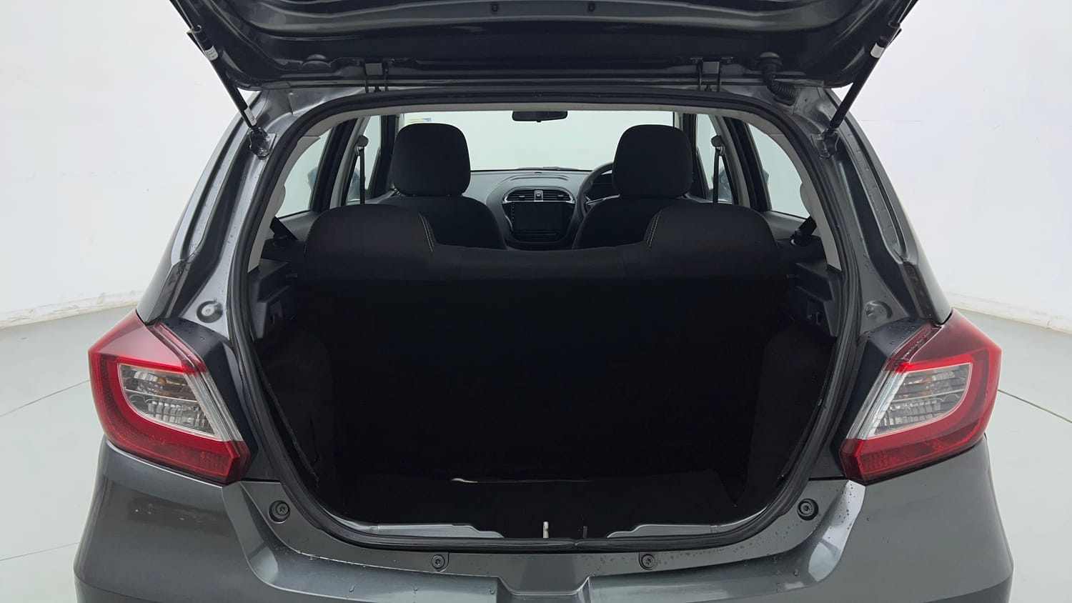 Used 2022 Tata Tiago XT Petrol Manual interior DICKY INSIDE VIEW