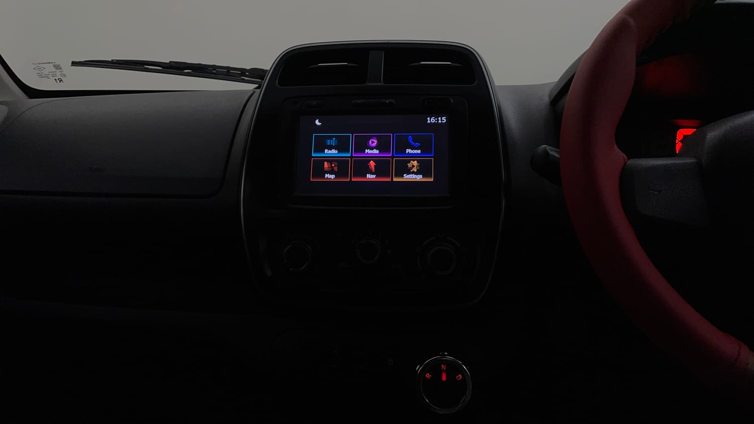 Used 2017 Renault Kwid 1.0 RXT AMT Petrol Automatic interior MUSIC SYSTEM & AC CONTROL VIEW