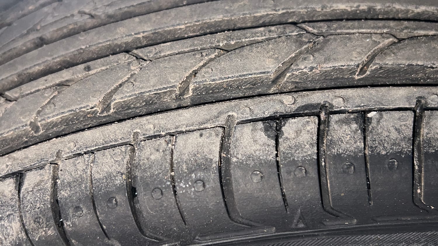 Used 2016 Maruti Suzuki Alto K10 VXi Petrol Manual tyres LEFT FRONT TYRE TREAD VIEW