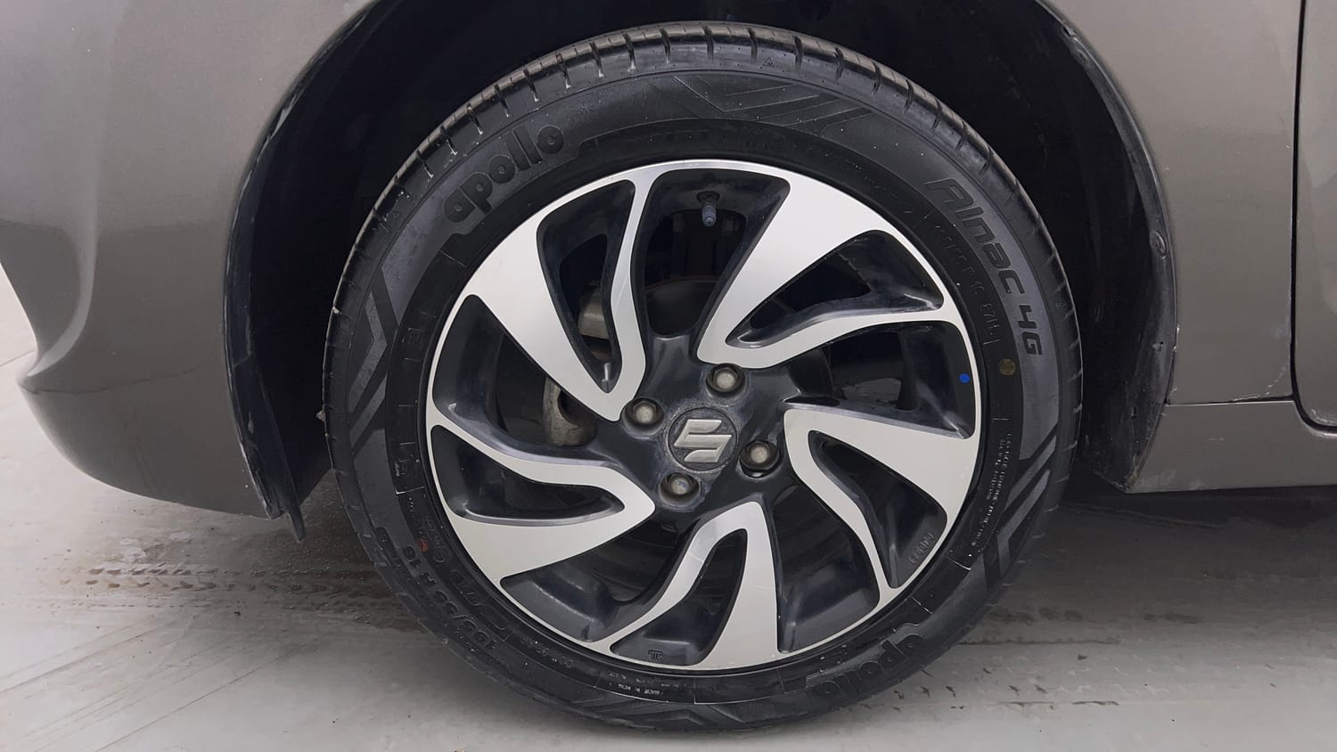 Used 2021 Maruti Suzuki Baleno Zeta Petrol Manual tyres LEFT FRONT TYRE RIM VIEW