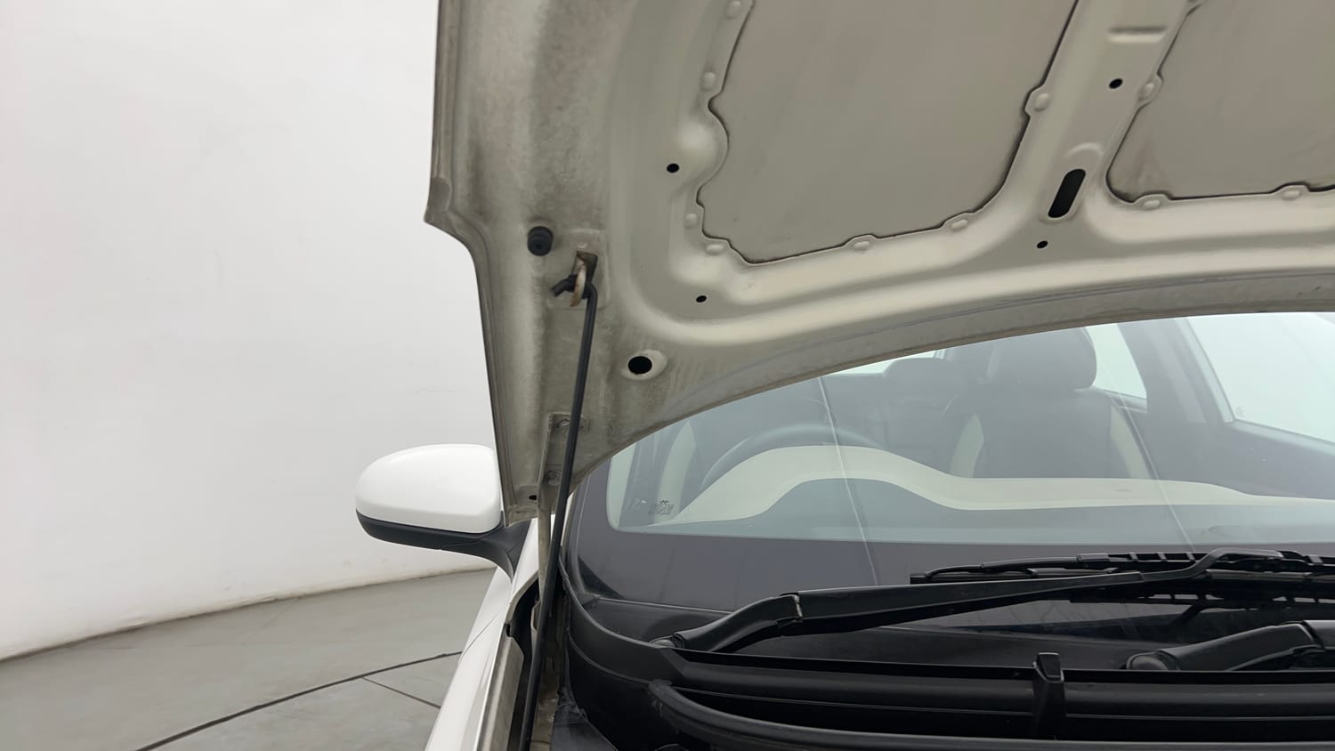 Used 2018 Hyundai Elite i20 Magna Executive 1.2 Petrol Manual engine ENGINE RIGHT SIDE HINGE & APRON VIEW