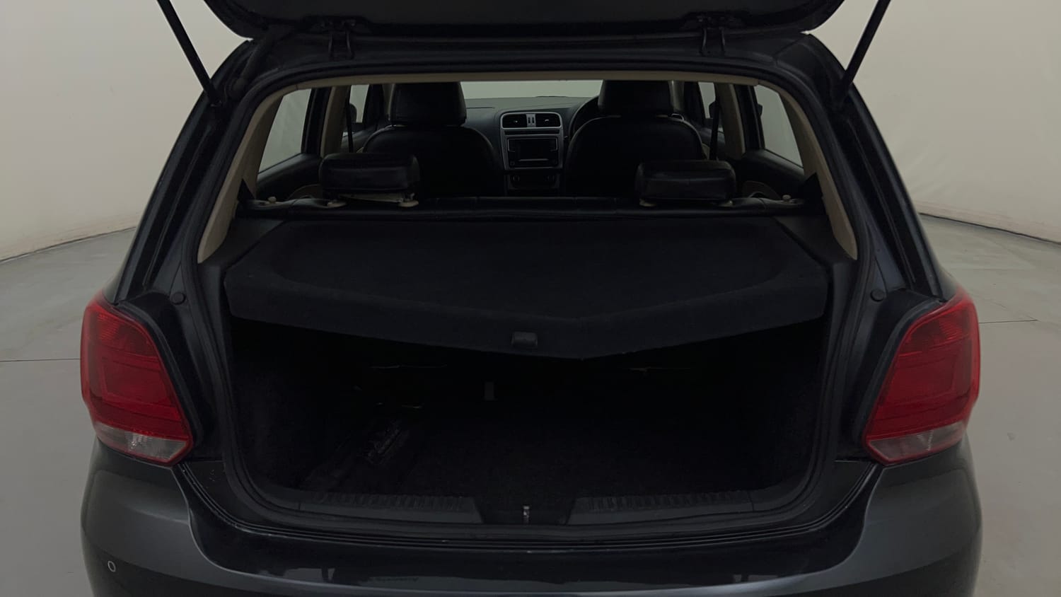 Used 2016 Volkswagen Polo Highline1.2L (P) Petrol Manual interior DICKY INSIDE VIEW