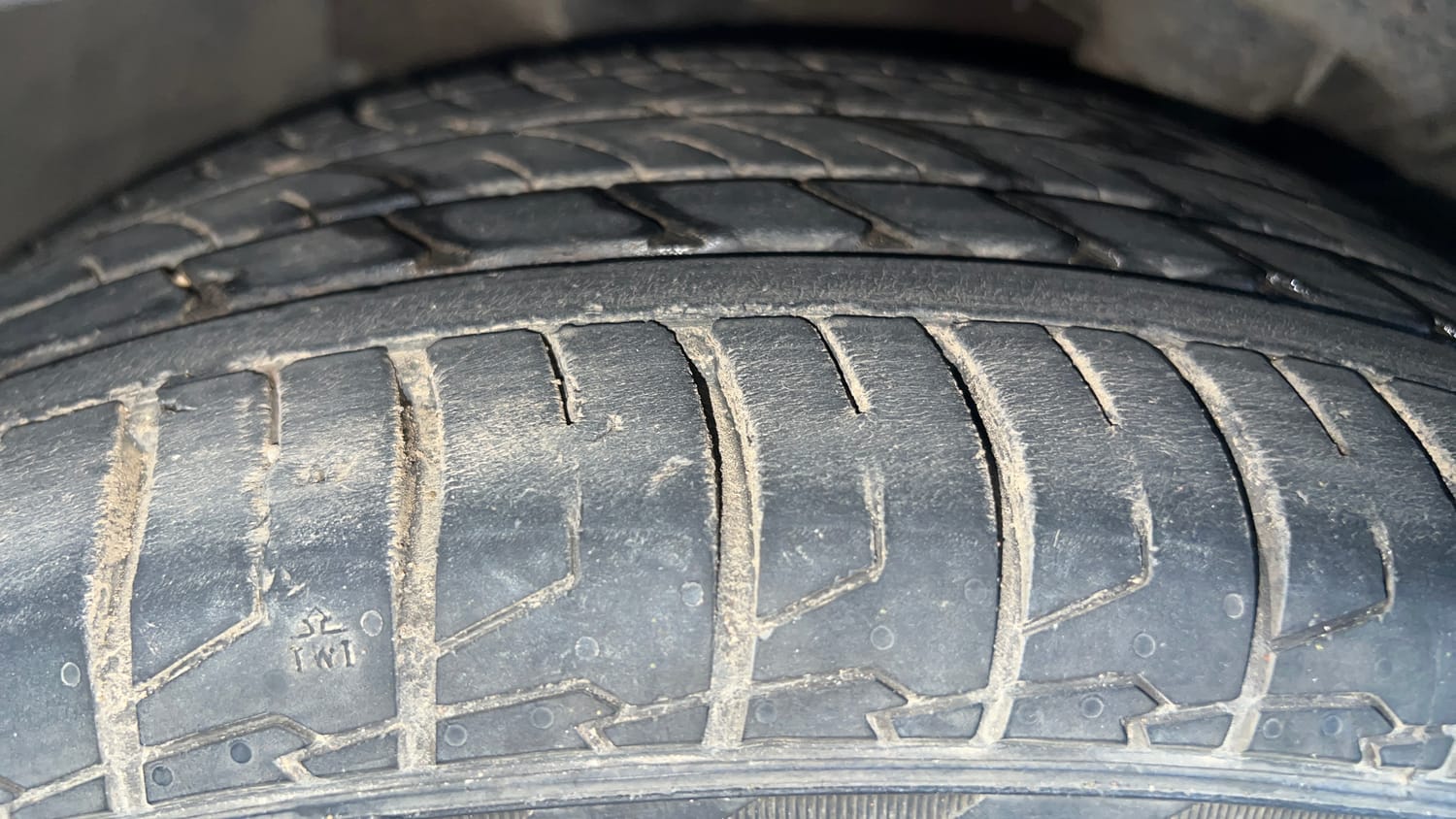 Used 2016 Hyundai Creta 1.6 SX Plus AT Petrol Petrol Automatic tyres LEFT FRONT TYRE TREAD VIEW