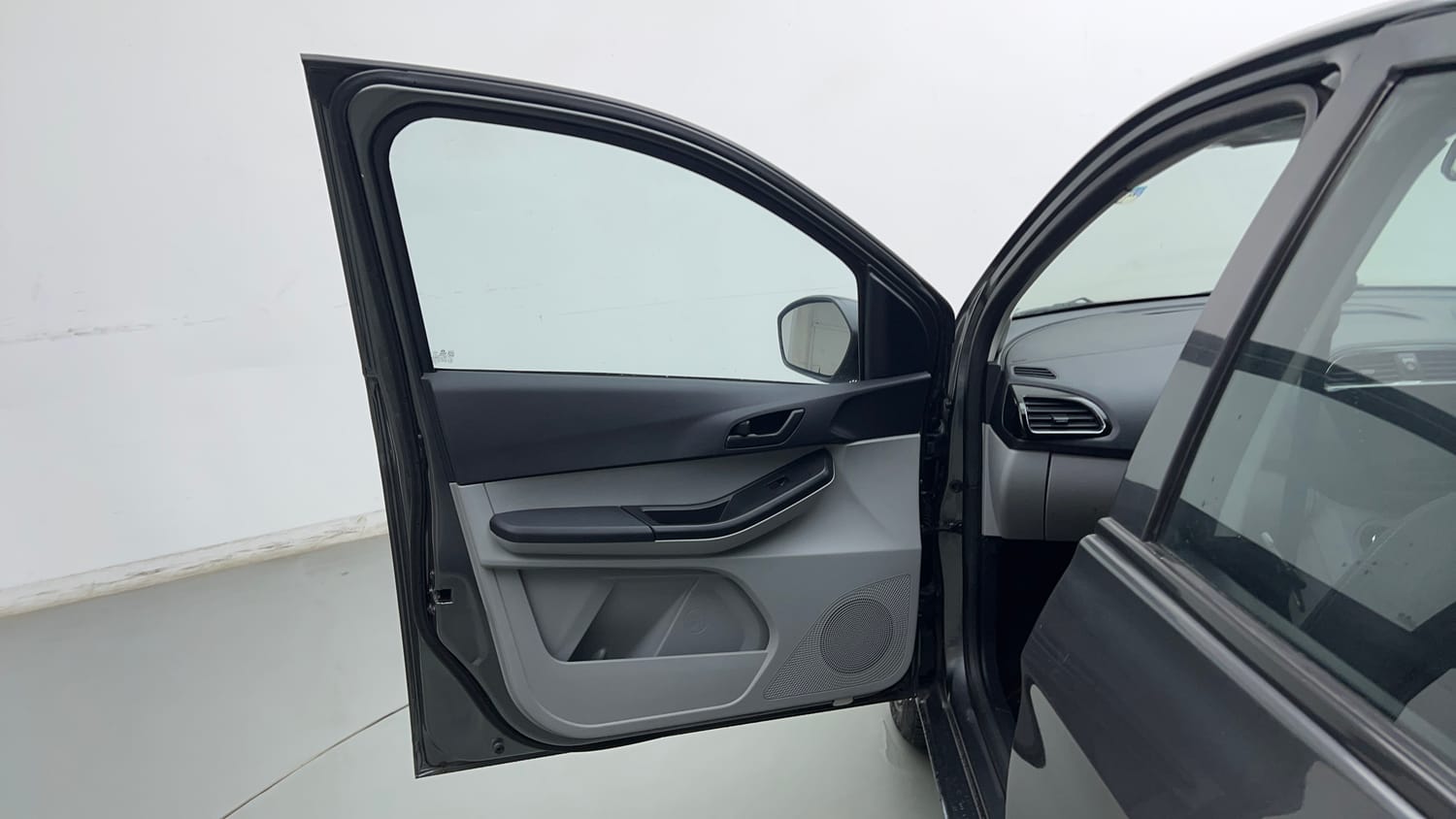 Used 2022 Tata Tiago XT Petrol Manual interior LEFT FRONT DOOR OPEN VIEW