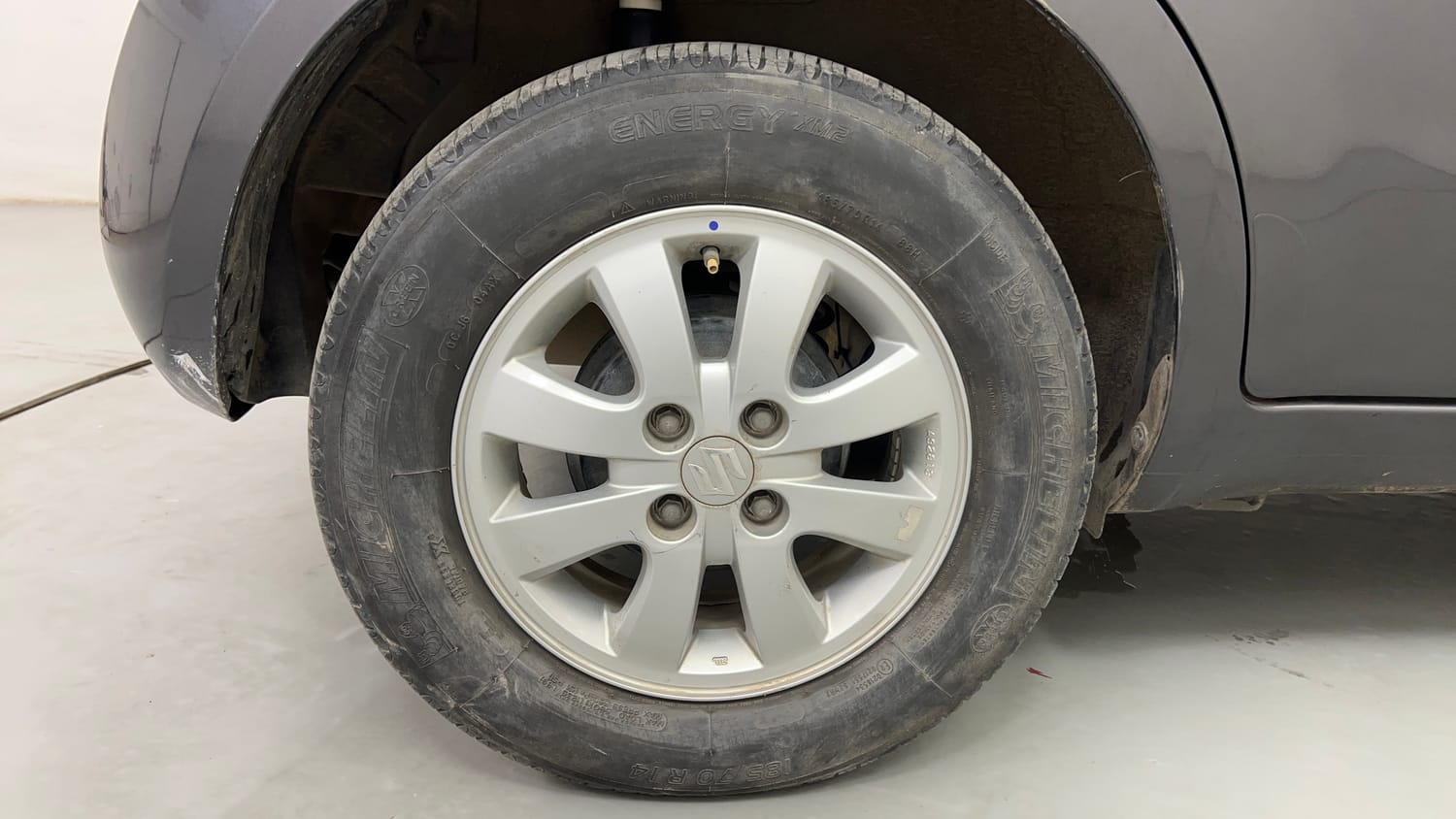 Used 2013 Maruti Suzuki Ritz Zxi BS-IV Petrol Manual tyres RIGHT REAR TYRE RIM VIEW
