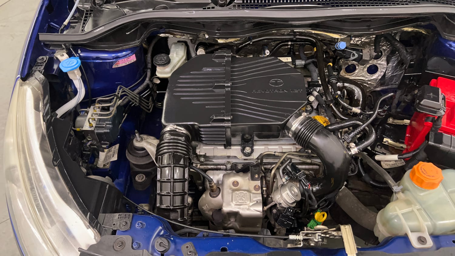 Used 2015 Tata Zest XT Petrol Petrol Manual engine ENGINE RIGHT SIDE VIEW