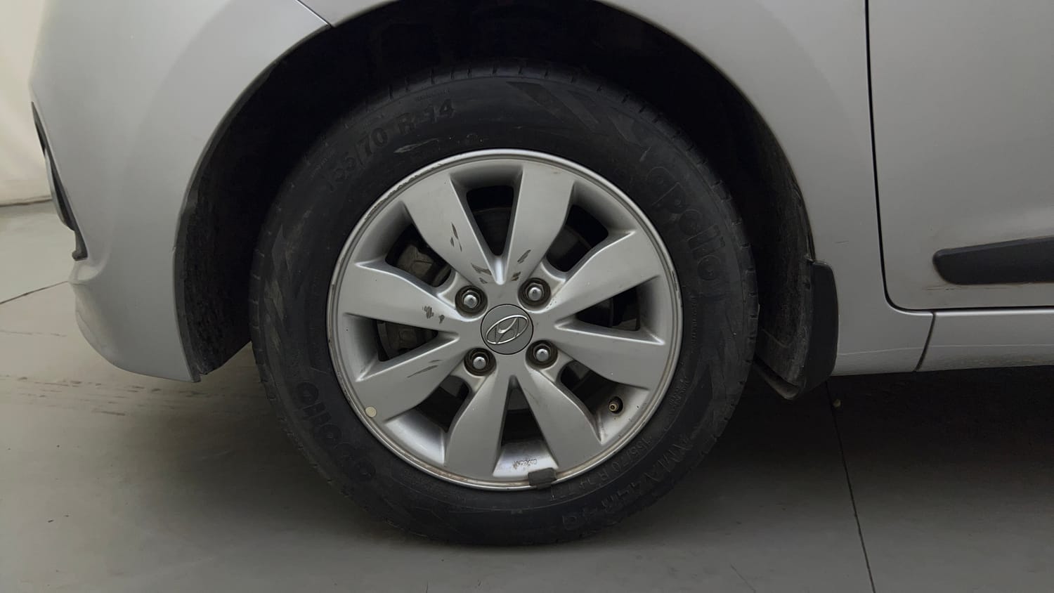 Used 2014 Hyundai Xcent SX AT 1.2 (O) Petrol Automatic tyres LEFT FRONT TYRE RIM VIEW