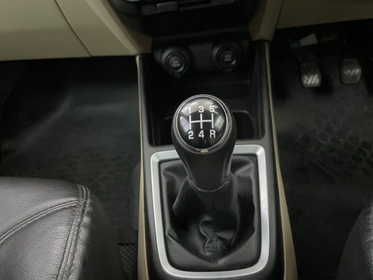 Used 2017 Maruti Suzuki Dzire VXi Petrol Manual interior GEAR  KNOB VIEW