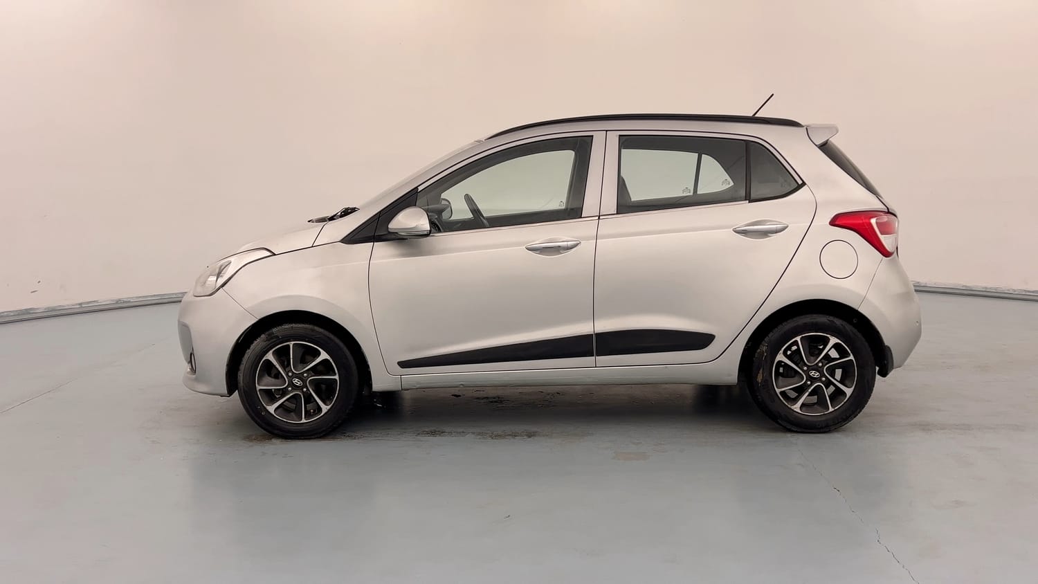 Used 2018 Hyundai Grand i10 Asta U2 1.2 CRDi Diesel Manual exterior LEFT SIDE VIEW