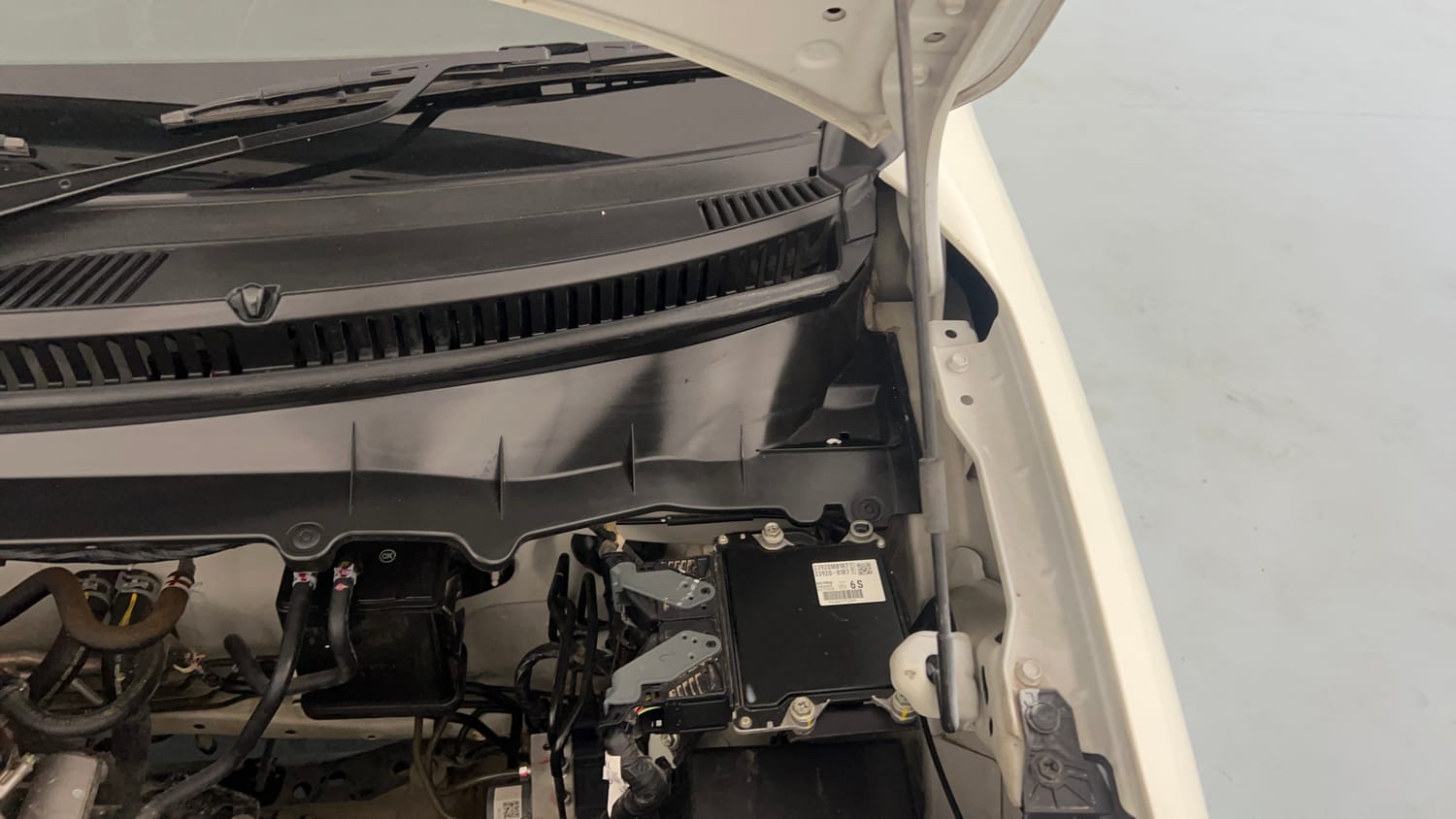 Used 2024 Maruti Suzuki Celerio ZXi Petrol Manual engine ENGINE LEFT SIDE HINGE & APRON VIEW