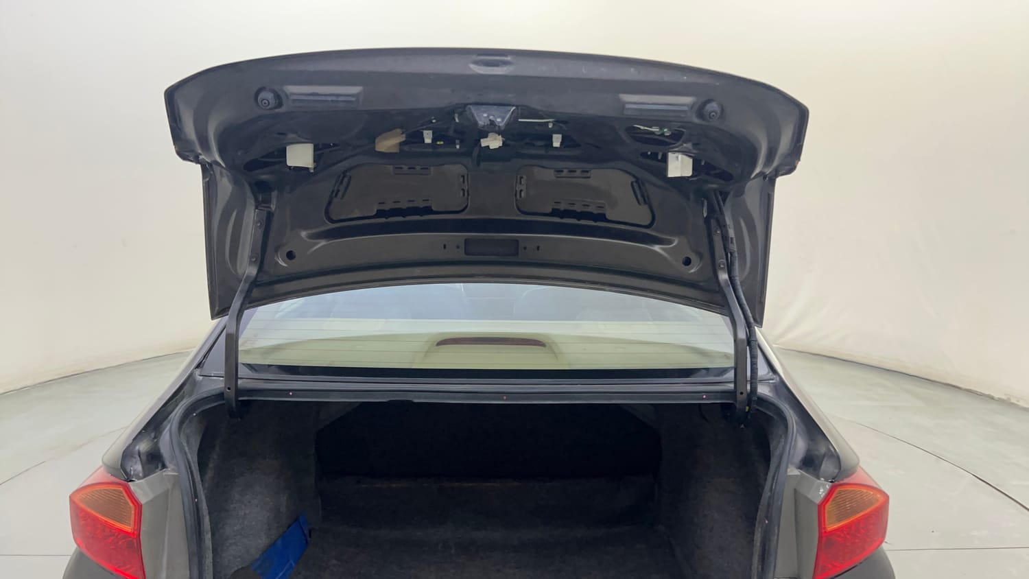 Used 2016 Honda City V Petrol Manual interior DICKY DOOR OPEN VIEW