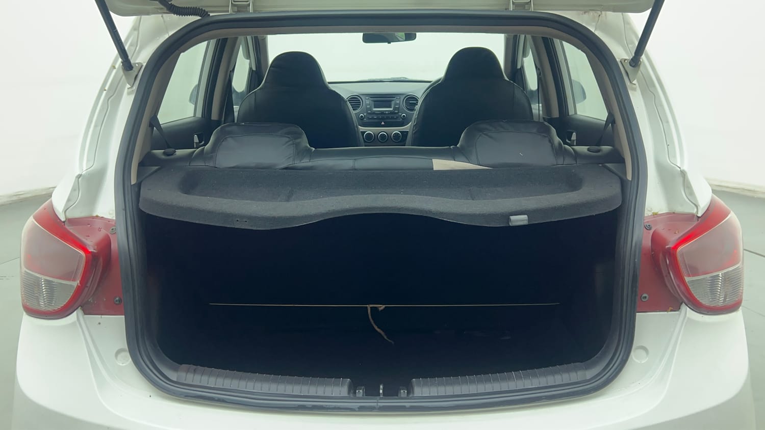 Used 2016 Hyundai Grand i10 Sportz 1.2 Kappa VTVT Petrol Manual interior DICKY INSIDE VIEW