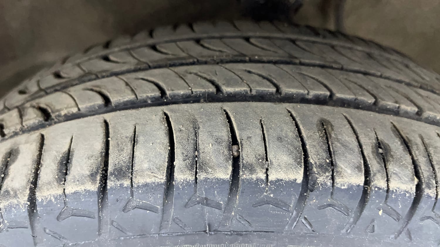 Used 2015 Maruti Suzuki Alto K10 VXi Petrol Manual tyres LEFT FRONT TYRE TREAD VIEW