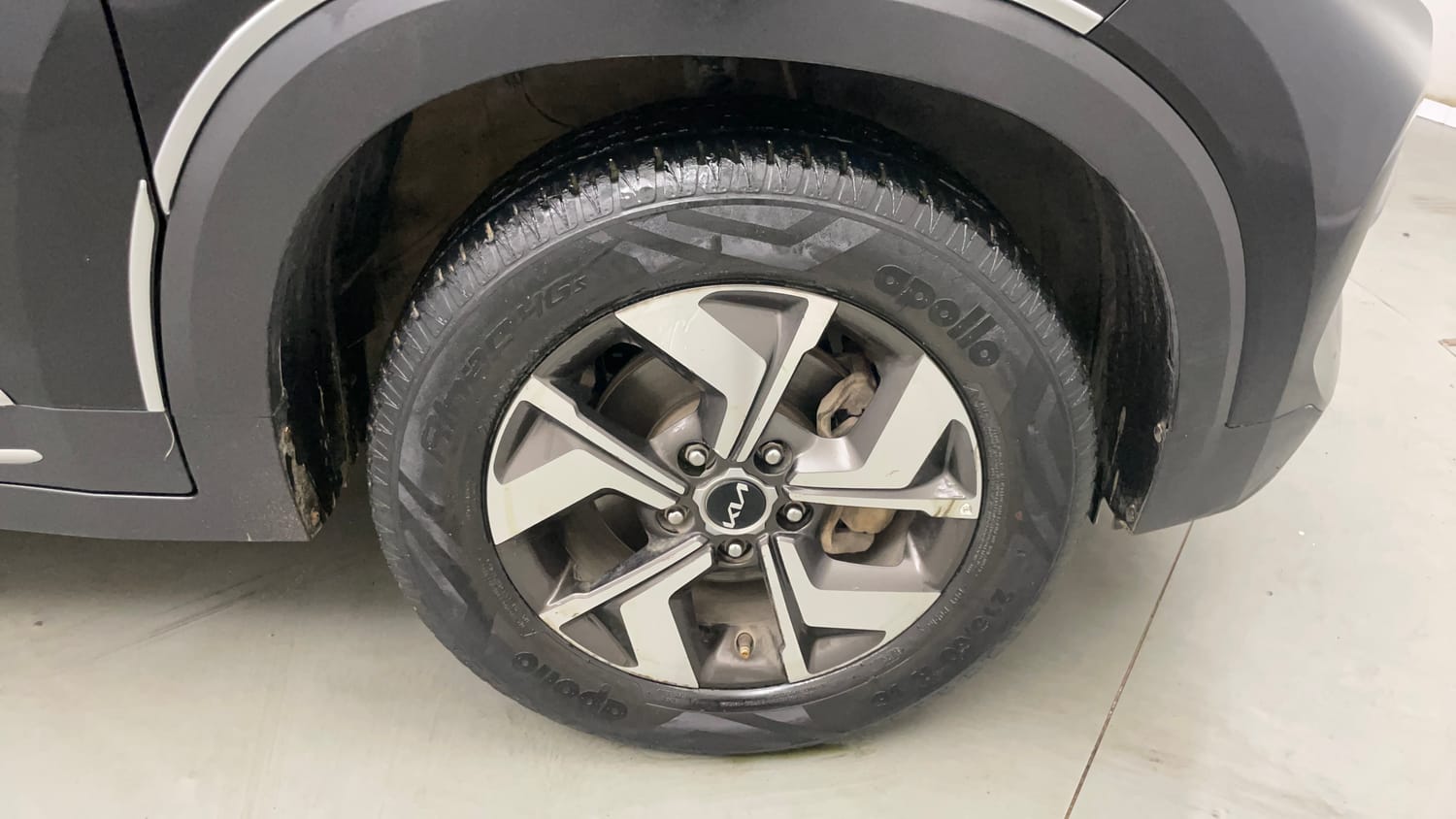 Used 2023 Kia Sonet HTX 1.0 iMT Petrol Manual tyres RIGHT FRONT TYRE RIM VIEW