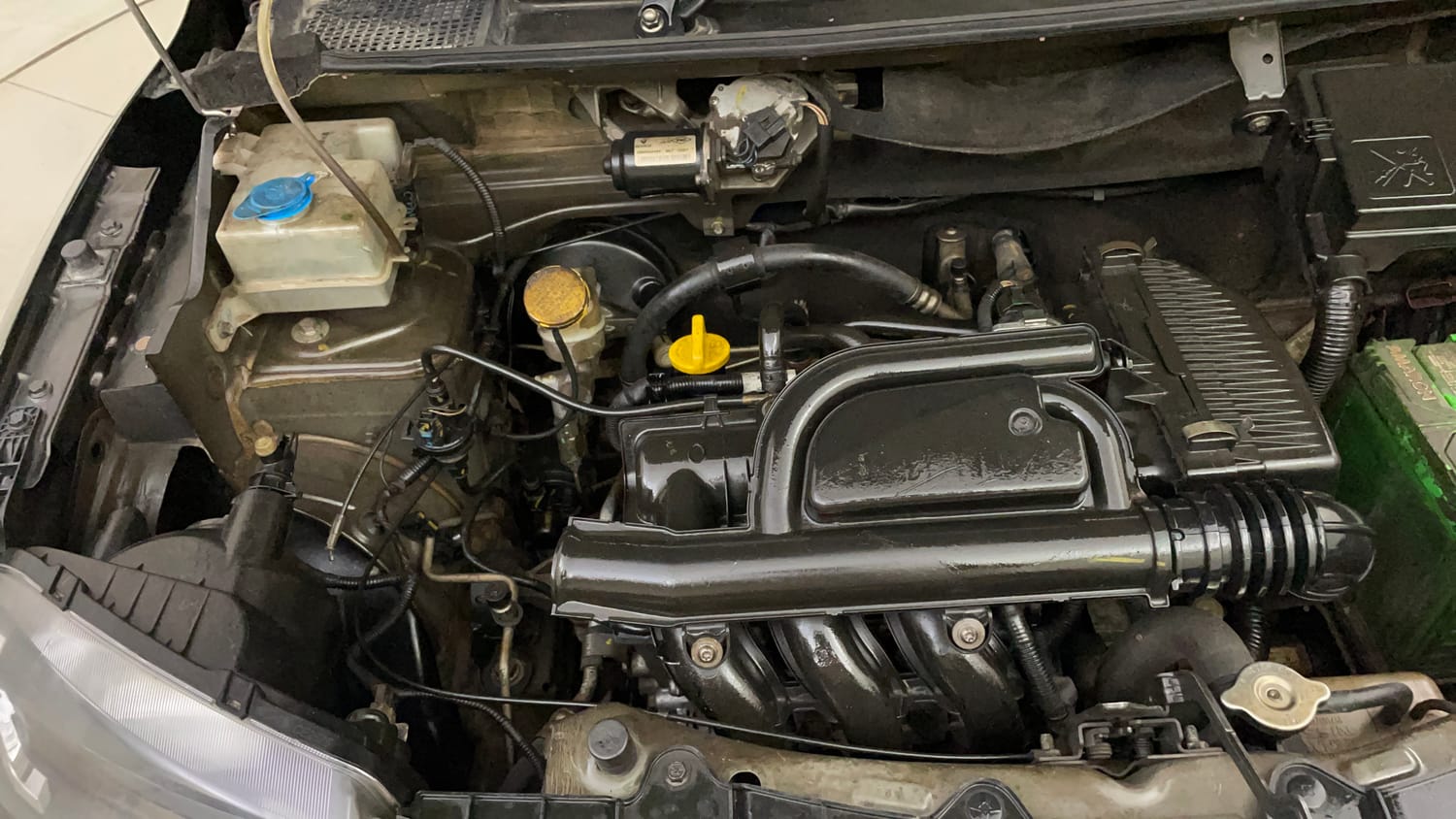 Used 2017 Renault Kwid 1.0 RXT AMT Petrol Automatic engine ENGINE RIGHT SIDE VIEW