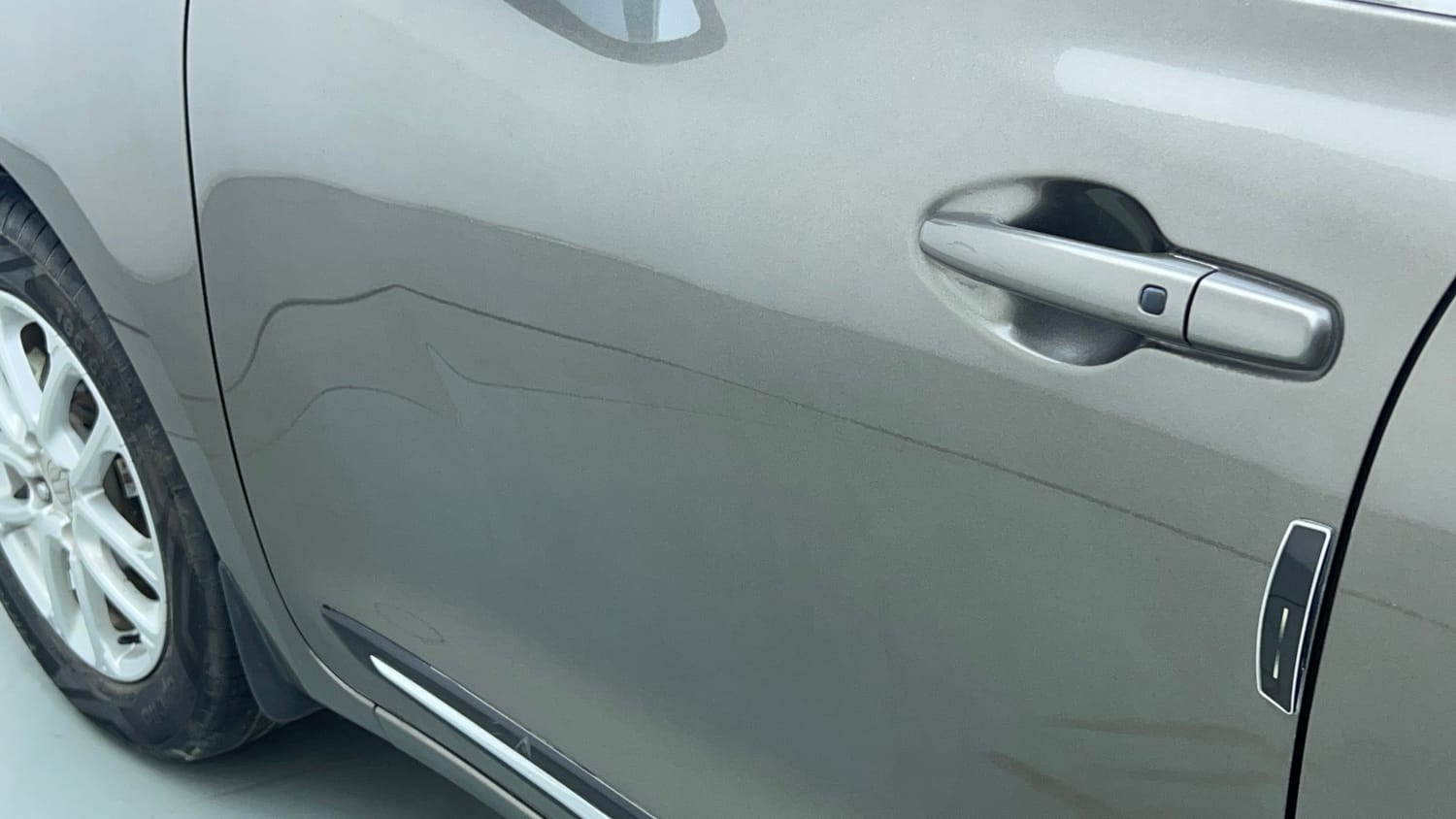 Used 2023 Maruti Suzuki Swift ZXi Petrol Manual dents MINOR SCRATCH
