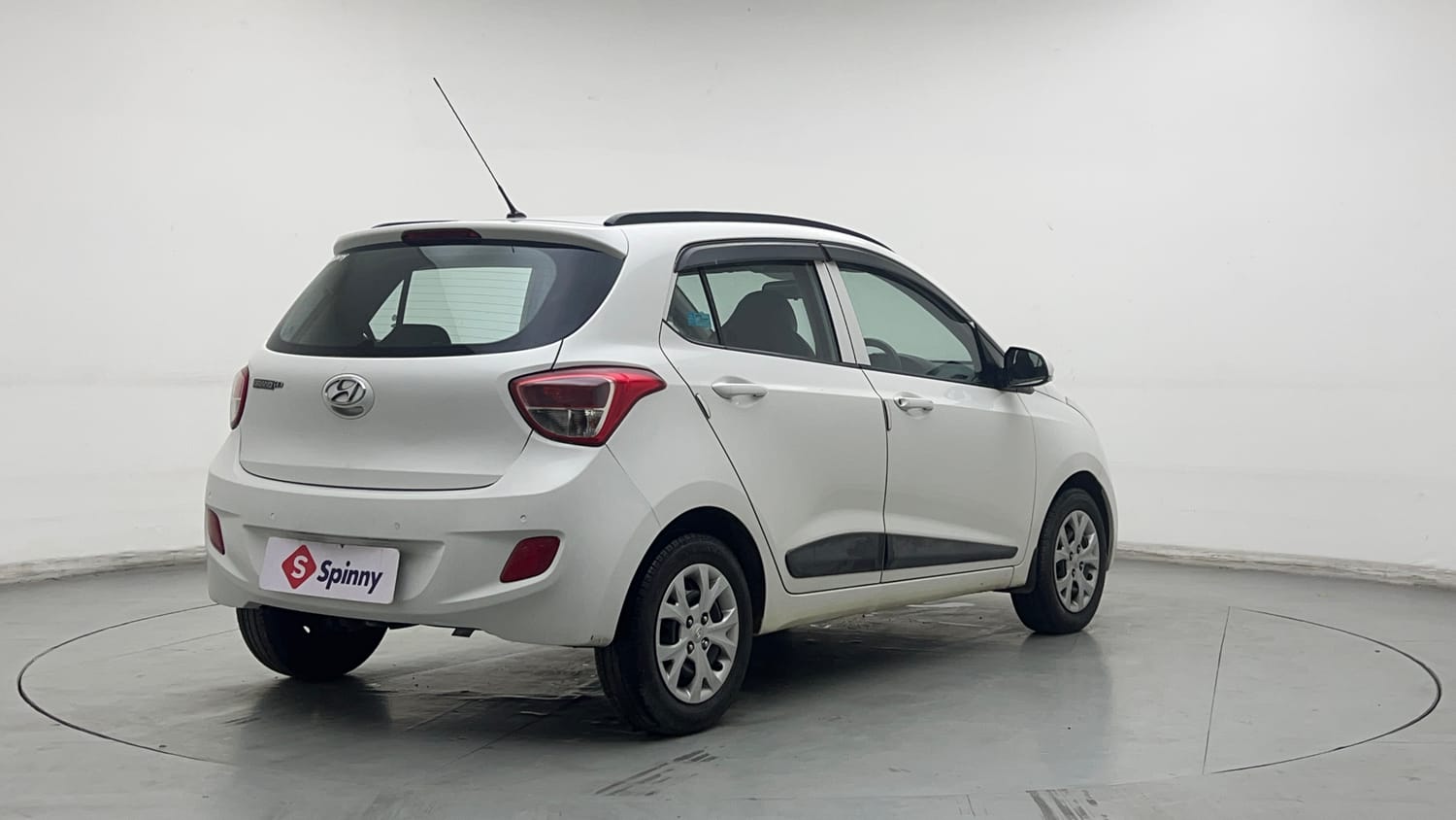 Used 2016 Hyundai Grand i10 Sportz 1.2 Kappa VTVT Petrol Manual exterior RIGHT REAR CORNER VIEW