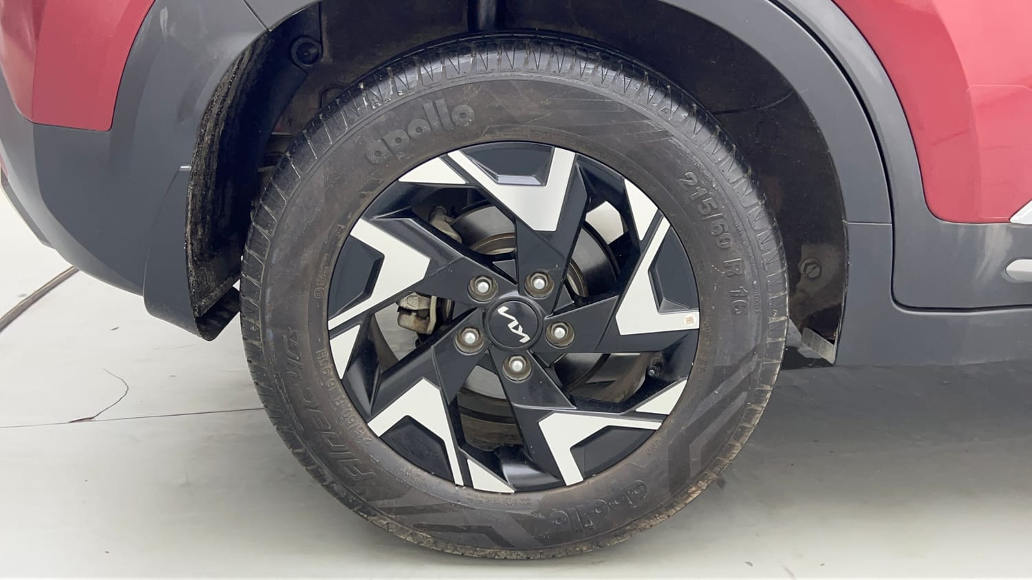 Used 2024 Kia Sonet GTX Plus 1.0 Turbo Petrol DCT Dual Tone Petrol Automatic tyres RIGHT REAR TYRE RIM VIEW