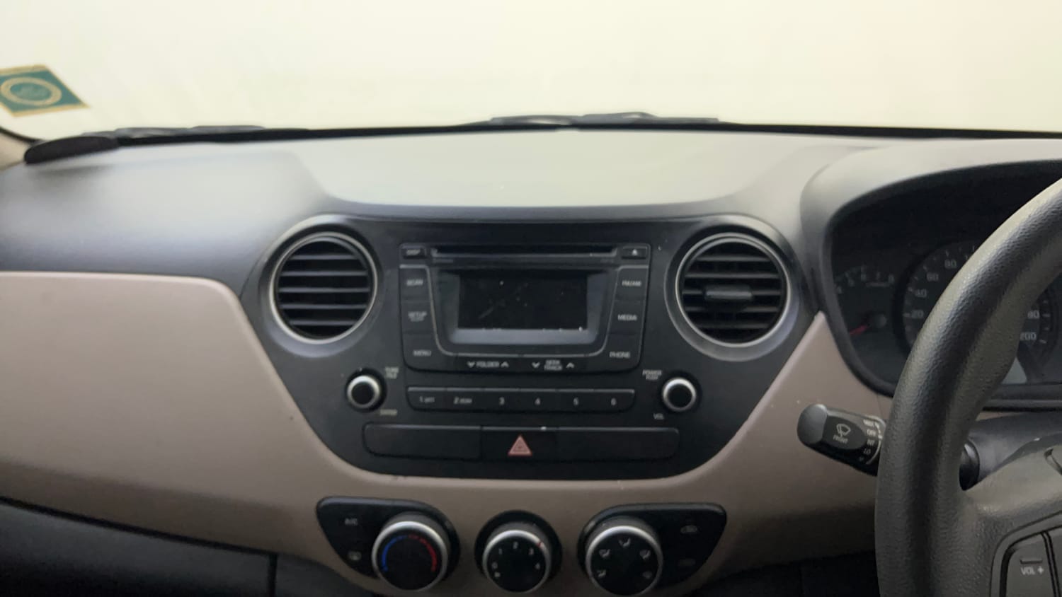 Used 2014 Hyundai Xcent SX AT 1.2 (O) Petrol Automatic top_features Integrated (in-dash) music system