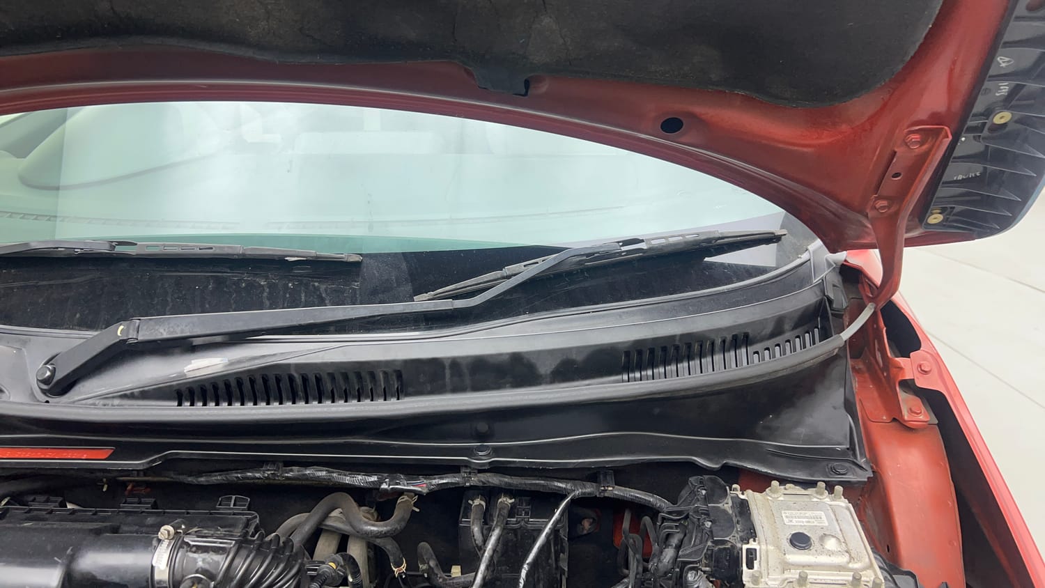 Used 2017 Maruti Suzuki Ignis Zeta 1.2 AMT Petrol Automatic engine ENGINE LEFT SIDE HINGE & APRON VIEW