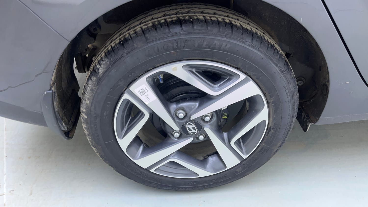 Used 2026 Hyundai Aura SX Plus 1.2 AMT Petrol Petrol Automatic tyres RIGHT REAR TYRE RIM VIEW