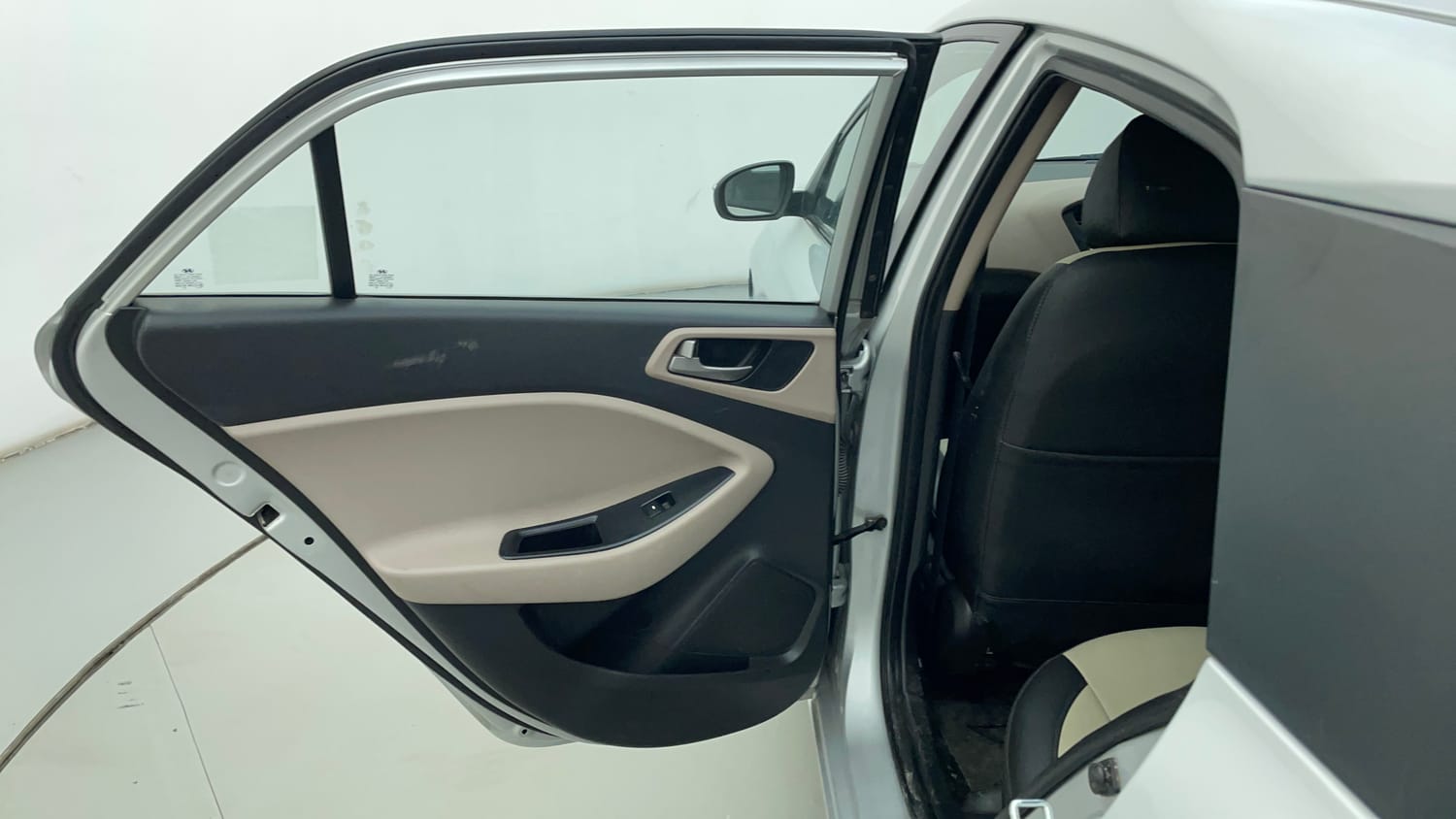 Used 2015 Hyundai Elite i20 Sportz 1.2 Petrol Manual interior LEFT REAR DOOR OPEN VIEW