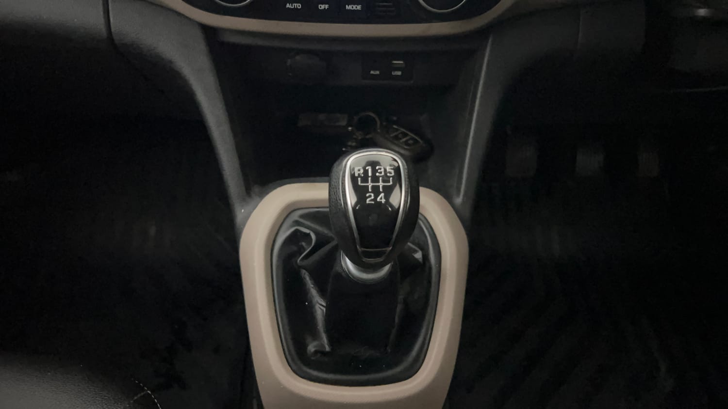 Used 2018 Hyundai Grand i10 Asta U2 1.2 CRDi Diesel Manual interior GEAR  KNOB VIEW