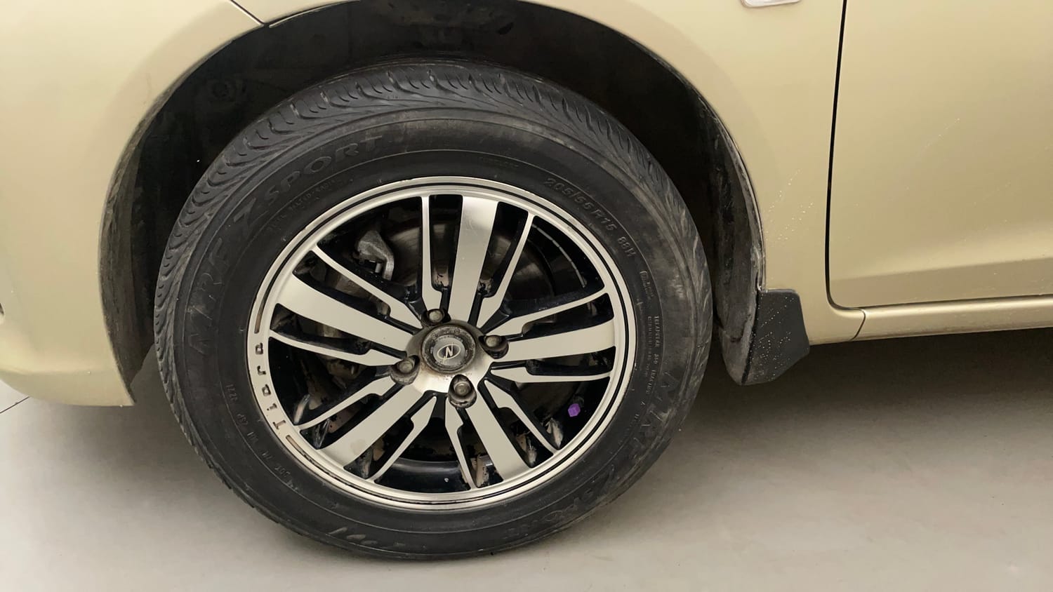 Used 2015 Honda Mobilio S Petrol Petrol Manual tyres LEFT FRONT TYRE RIM VIEW