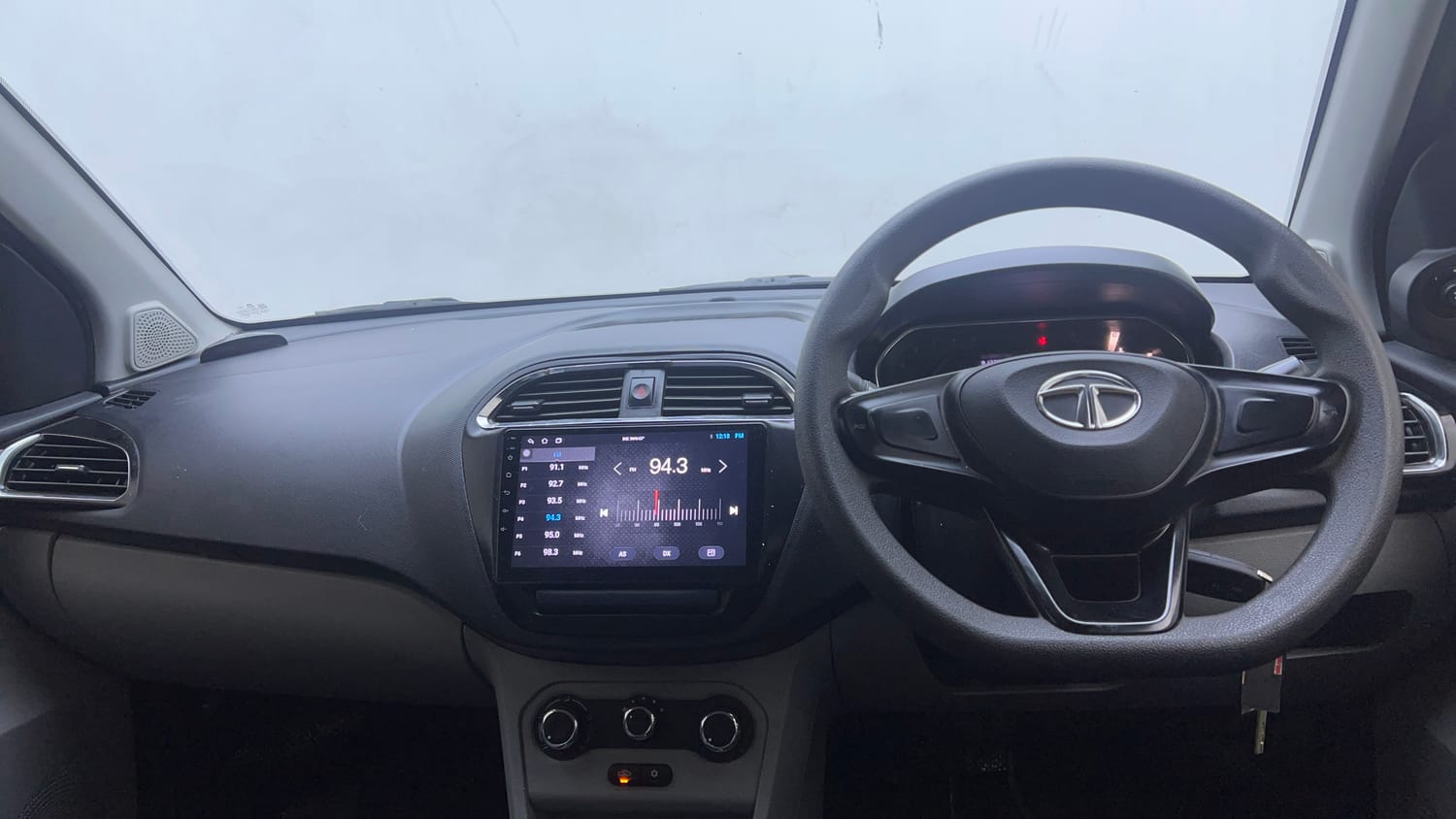 Used 2020 Tata Tiago XT Petrol Manual interior DASHBOARD VIEW