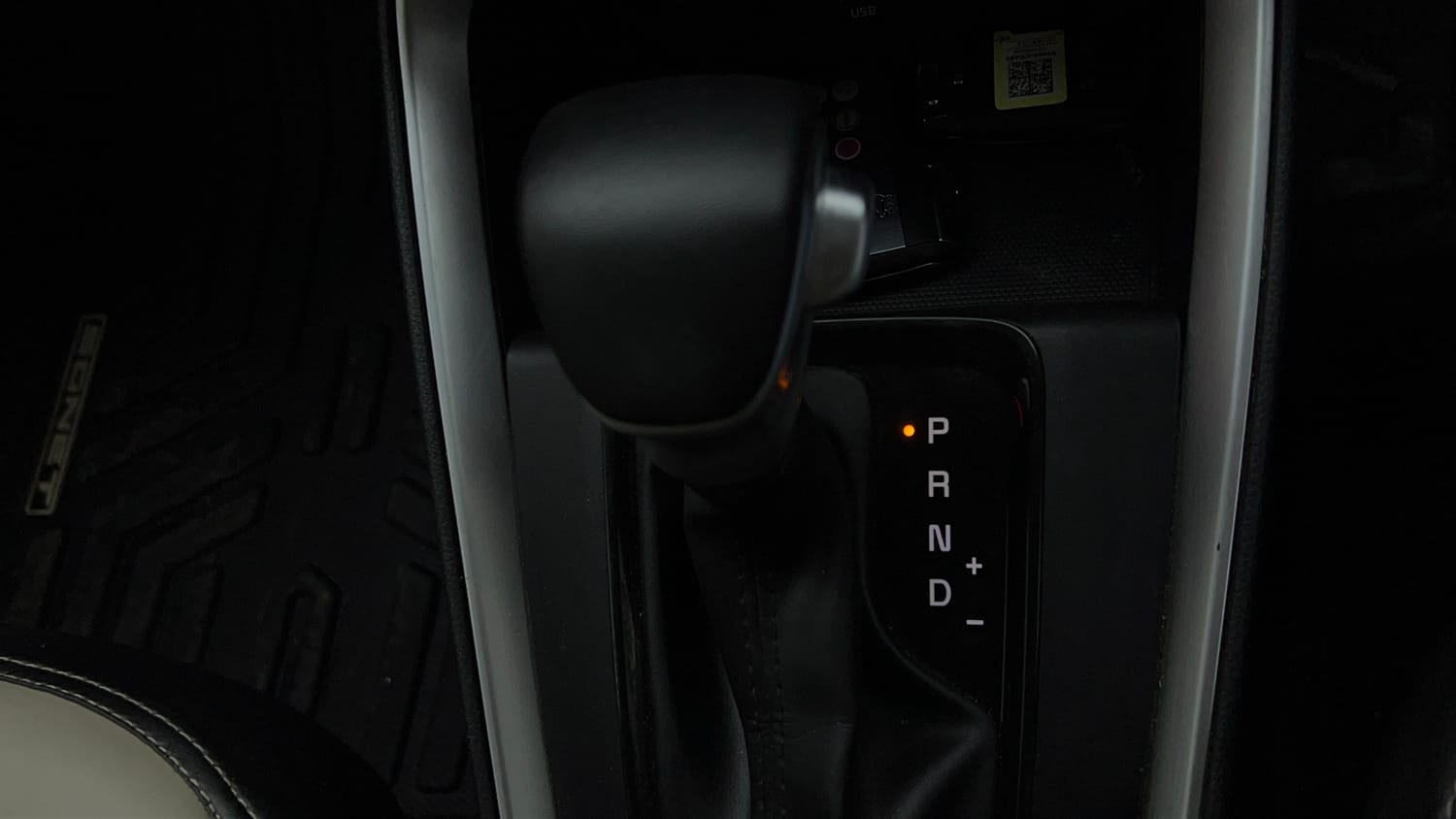 Used 2023 Kia Sonet Aurochs Edition 1.0 Petrol 7DCT Petrol Automatic interior GEAR  KNOB VIEW