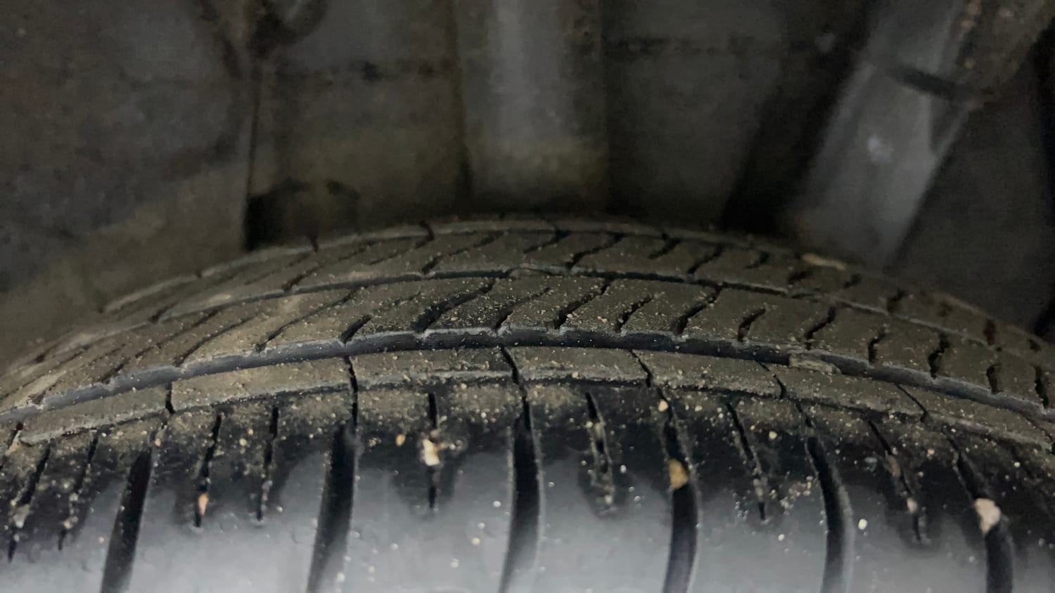 Used 2025 Hyundai Aura SX Plus 1.2 AMT Petrol Petrol Automatic tyres LEFT REAR TYRE TREAD VIEW