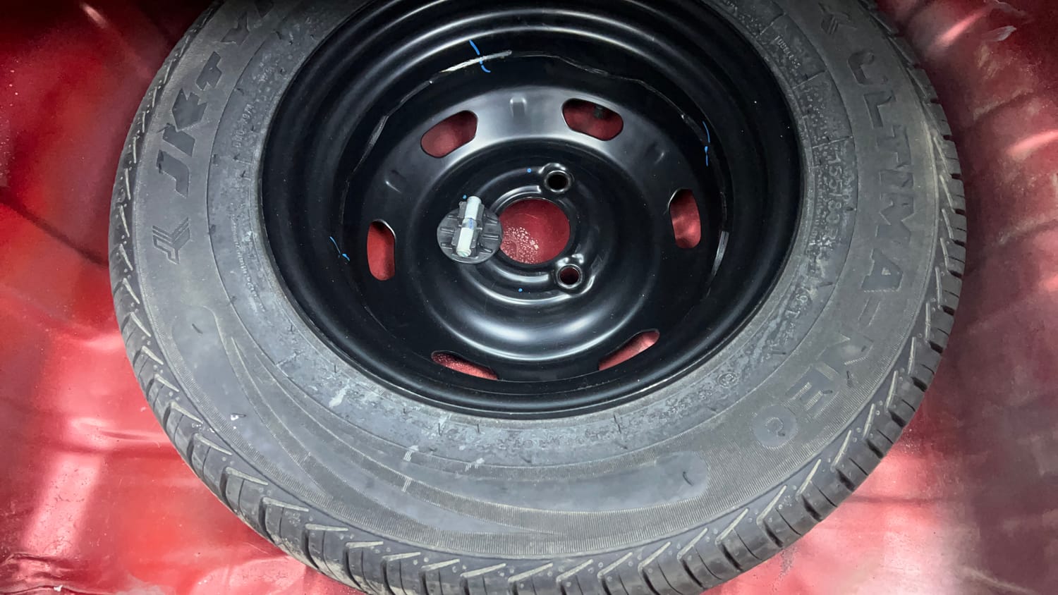 Used 2017 Renault Kwid 1.0 RXT AMT Opt Petrol Automatic tyres SPARE TYRE VIEW