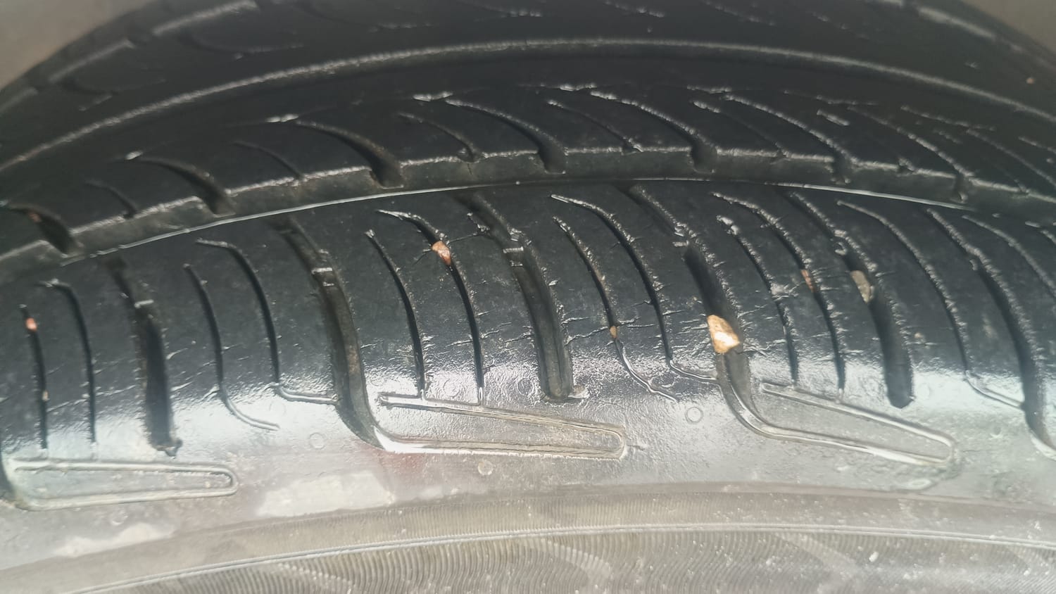 Used 2018 Hyundai Elite i20 Asta 1.2 (O) Petrol Manual tyres LEFT FRONT TYRE TREAD VIEW