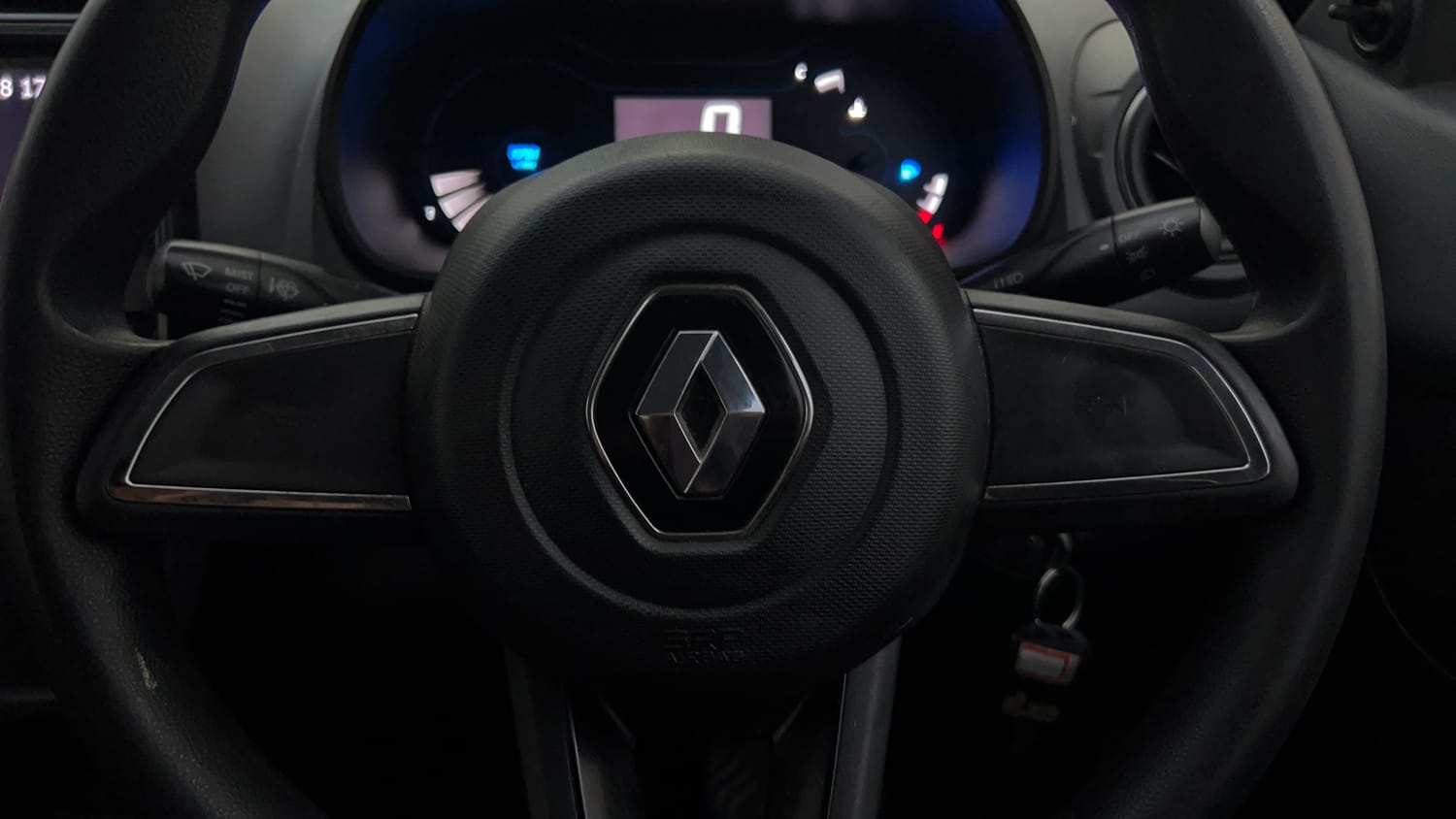 Used 2020 Renault Kwid RXT 1.0 AMT Opt Petrol Automatic top_features Airbags